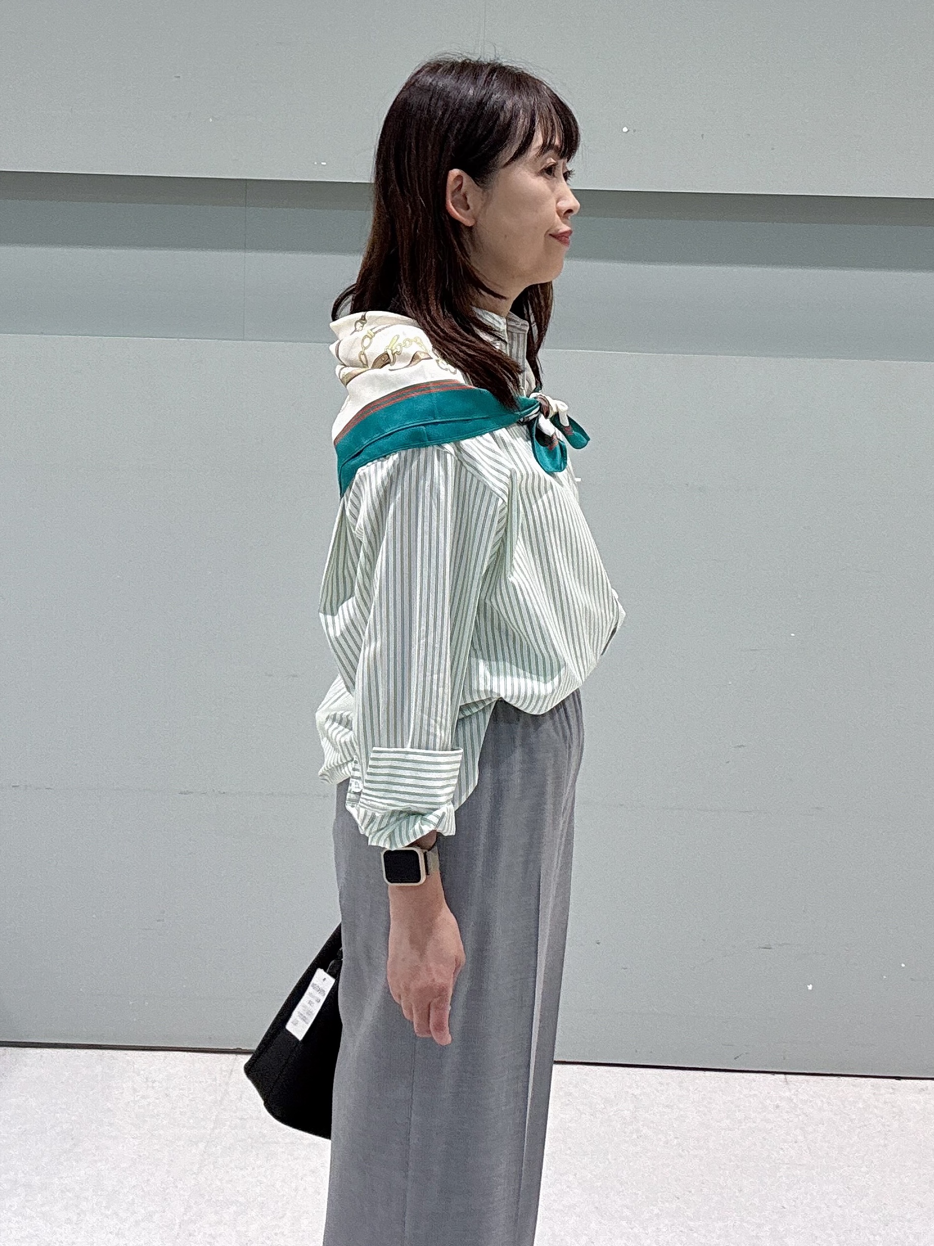 makiさんの「UNTITLED｜【6色展開/コットン100】カラーベーシックシャツ」を使ったコーディネート
