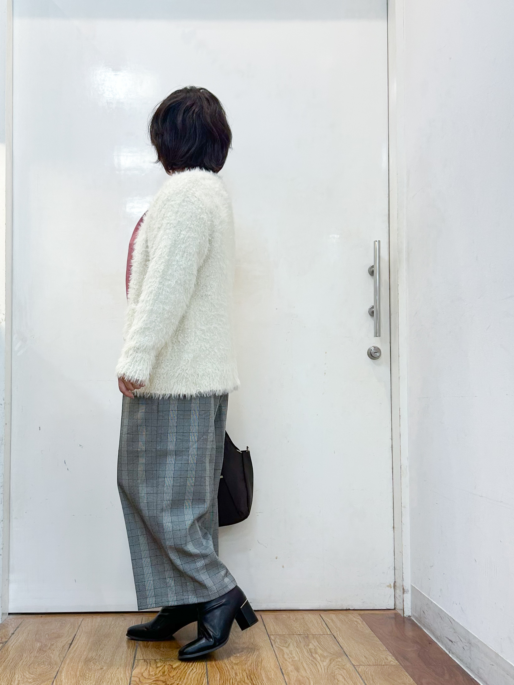 haruさんの「SHOO･LA･RUE｜【洗濯機可】ふわふわフェザーⅤネックカーディガン」を使ったコーディネート