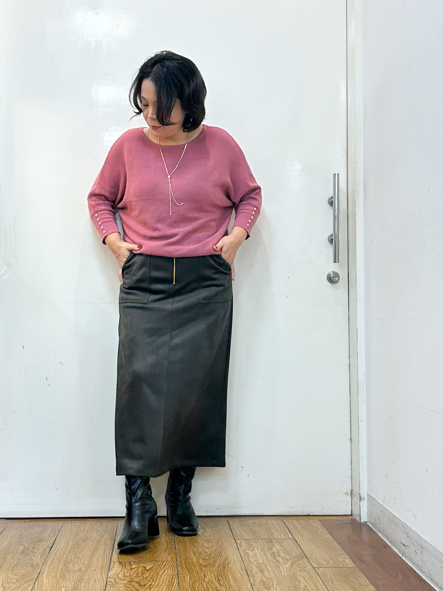 haruさんの「SHOO･LA･RUE｜【毛玉になりにくい】パール調ボタンが女性らしさをプラス ガーター切替 7分袖ドルマンニット」を使ったコーディネート