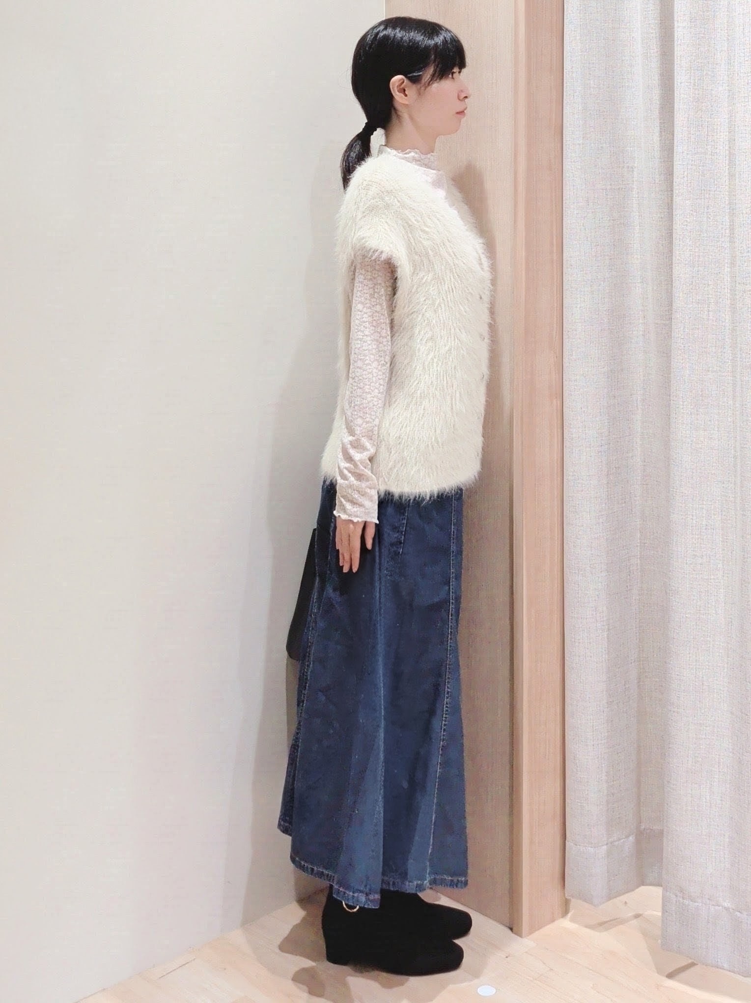 Yuiさんの「grove｜ロングフェザーベスト」を使ったコーディネート
