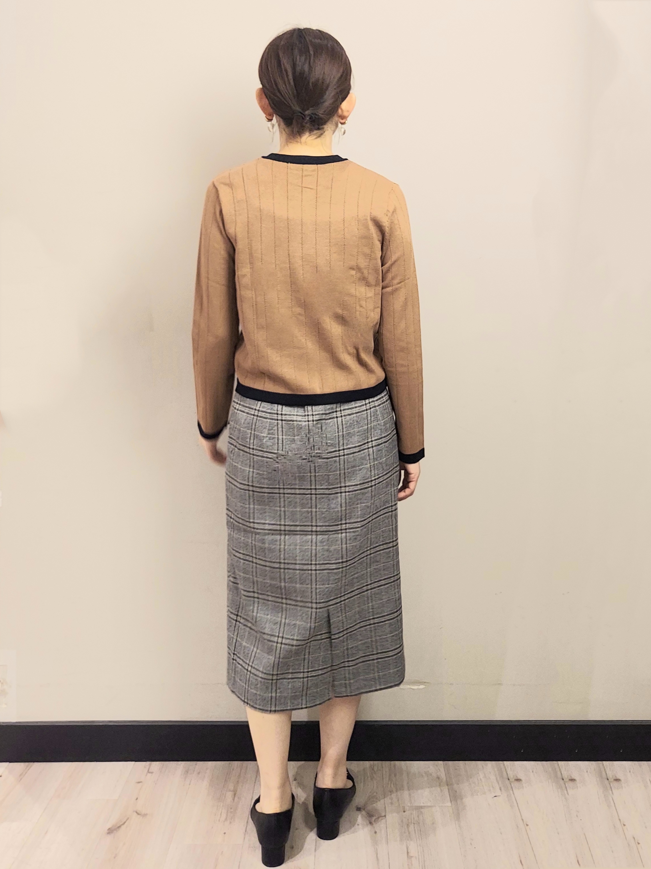 MAKIさんの「index｜バイカラークルーネックカーディガン【洗濯機OK】」を使ったコーディネート