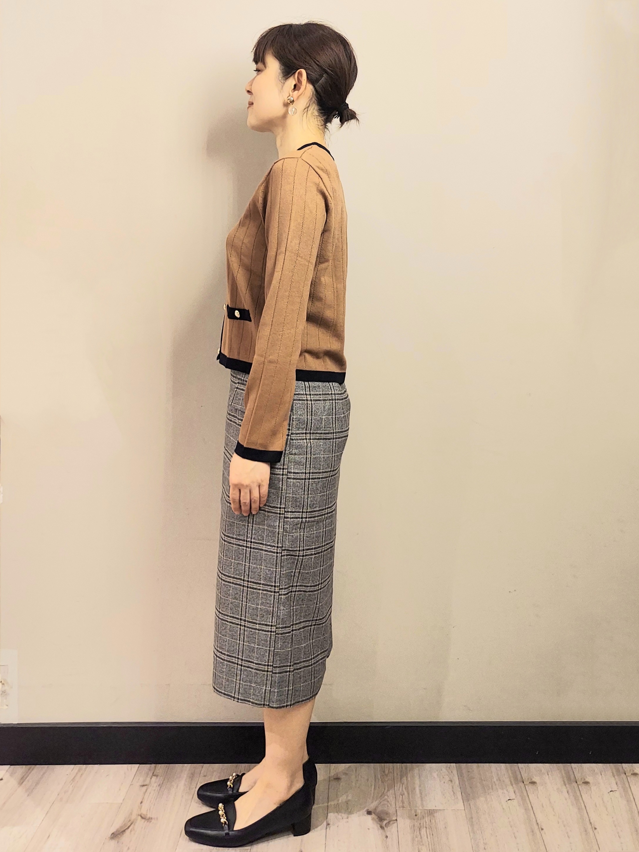MAKIさんの「index｜バイカラークルーネックカーディガン【洗濯機OK】」を使ったコーディネート