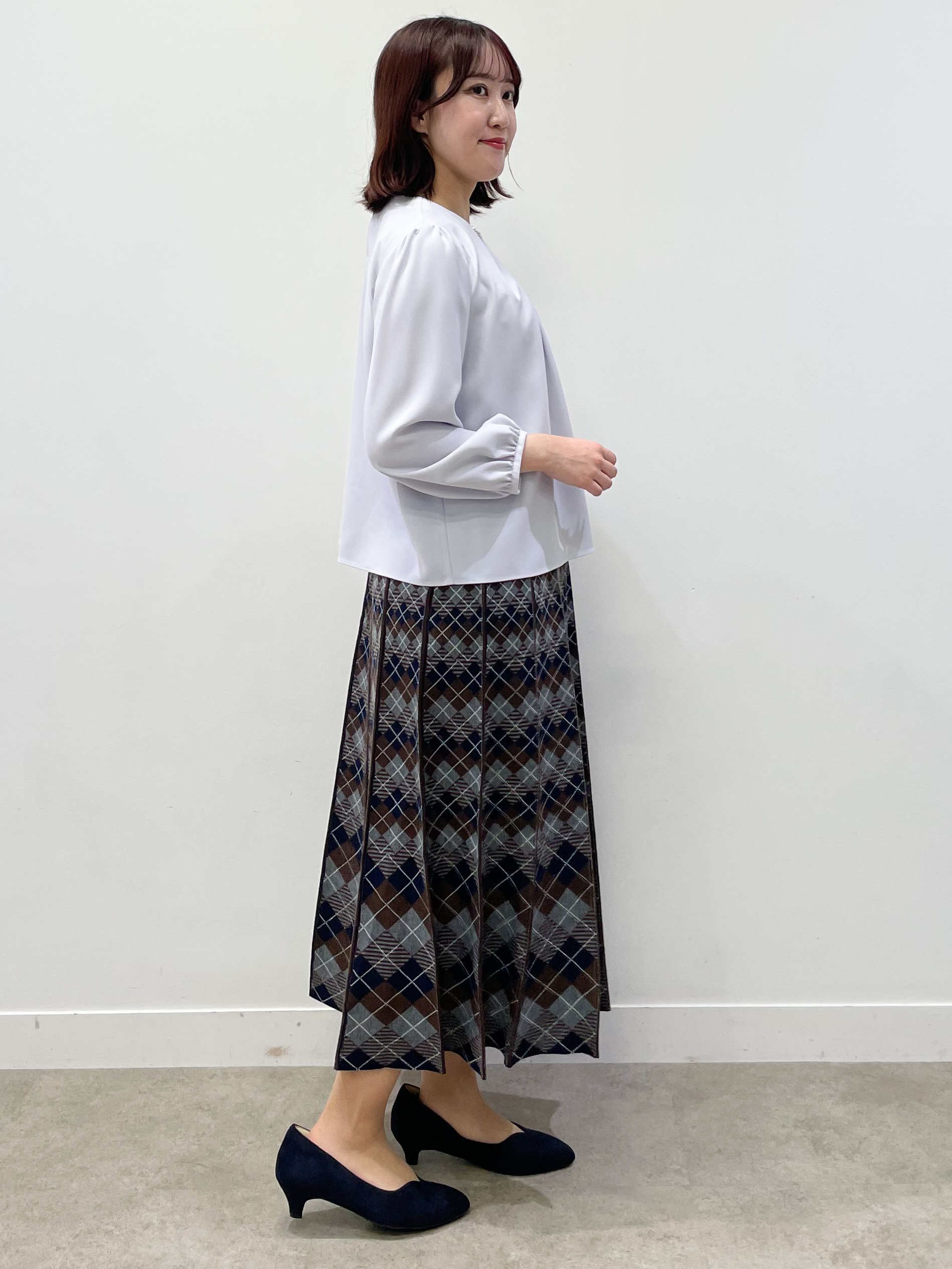 yukariさんの「Reflect｜【SS-4Lサイズ／通勤／セレモニー】パール調ボタンブラウス」を使ったコーディネート