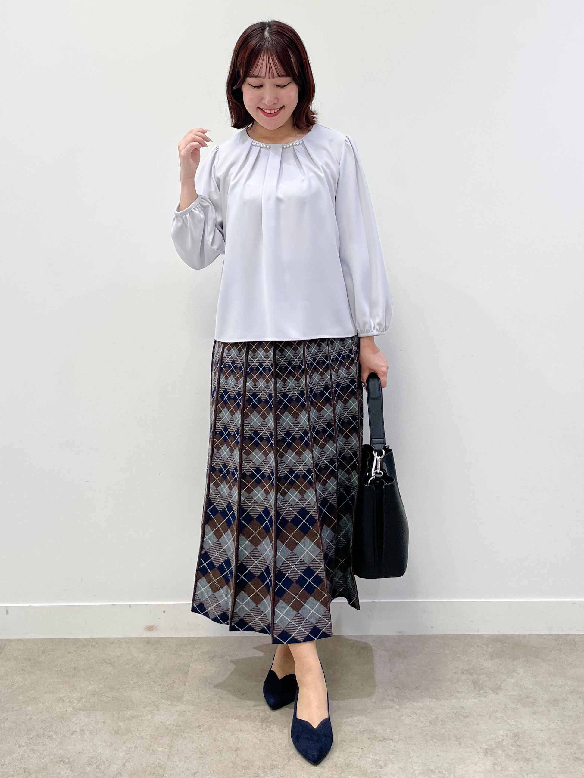 yukariさんの「Reflect｜【SS-4Lサイズ／通勤／セレモニー】パール調ボタンブラウス」を使ったコーディネート
