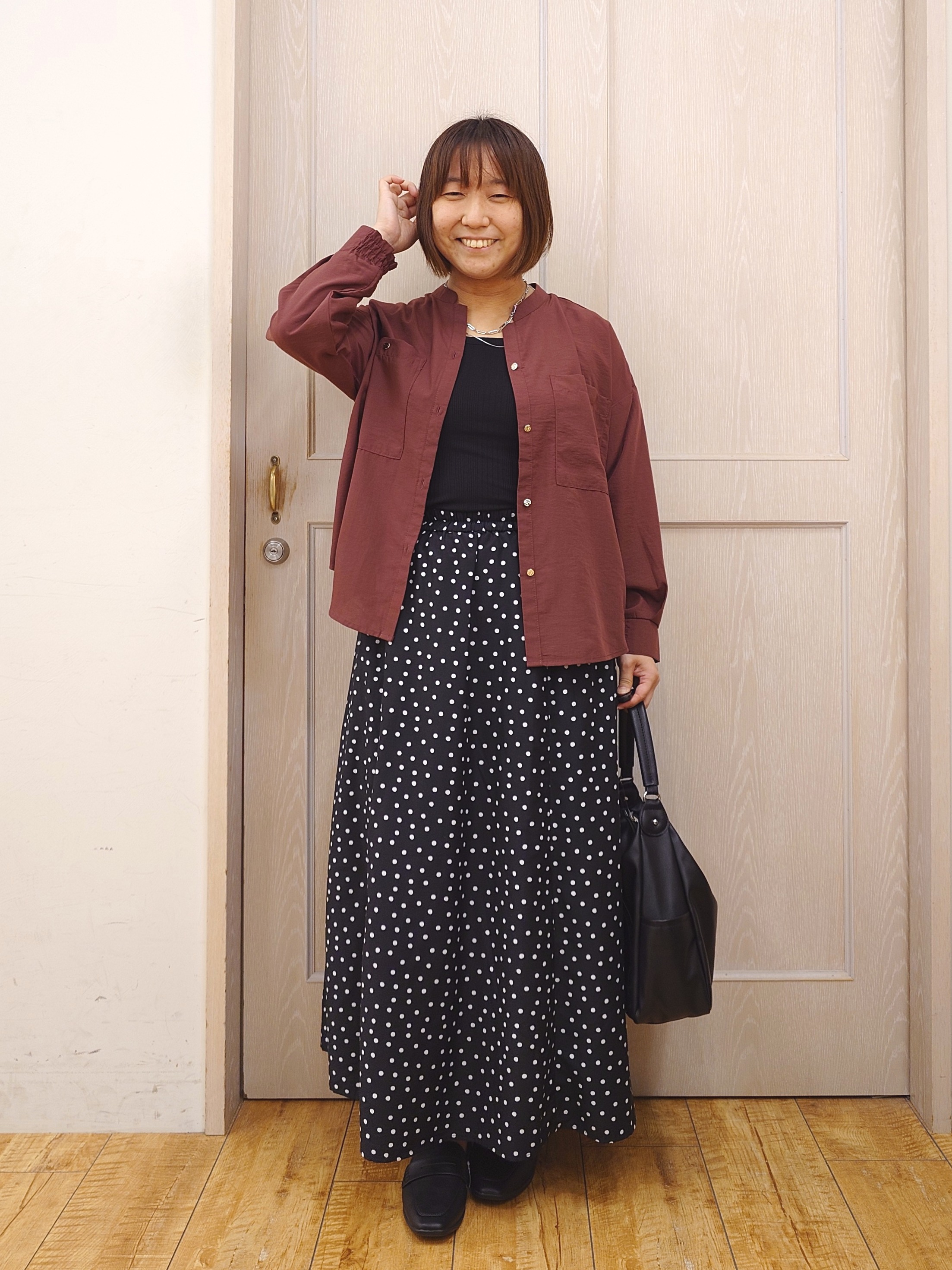 とろろさんの「SHOO･LA･RUE｜【洗濯後しわになりにくい/S-LL】こなれ見え ゆるっと キーネック金ボタンポケットシャツ」を使ったコーディネート