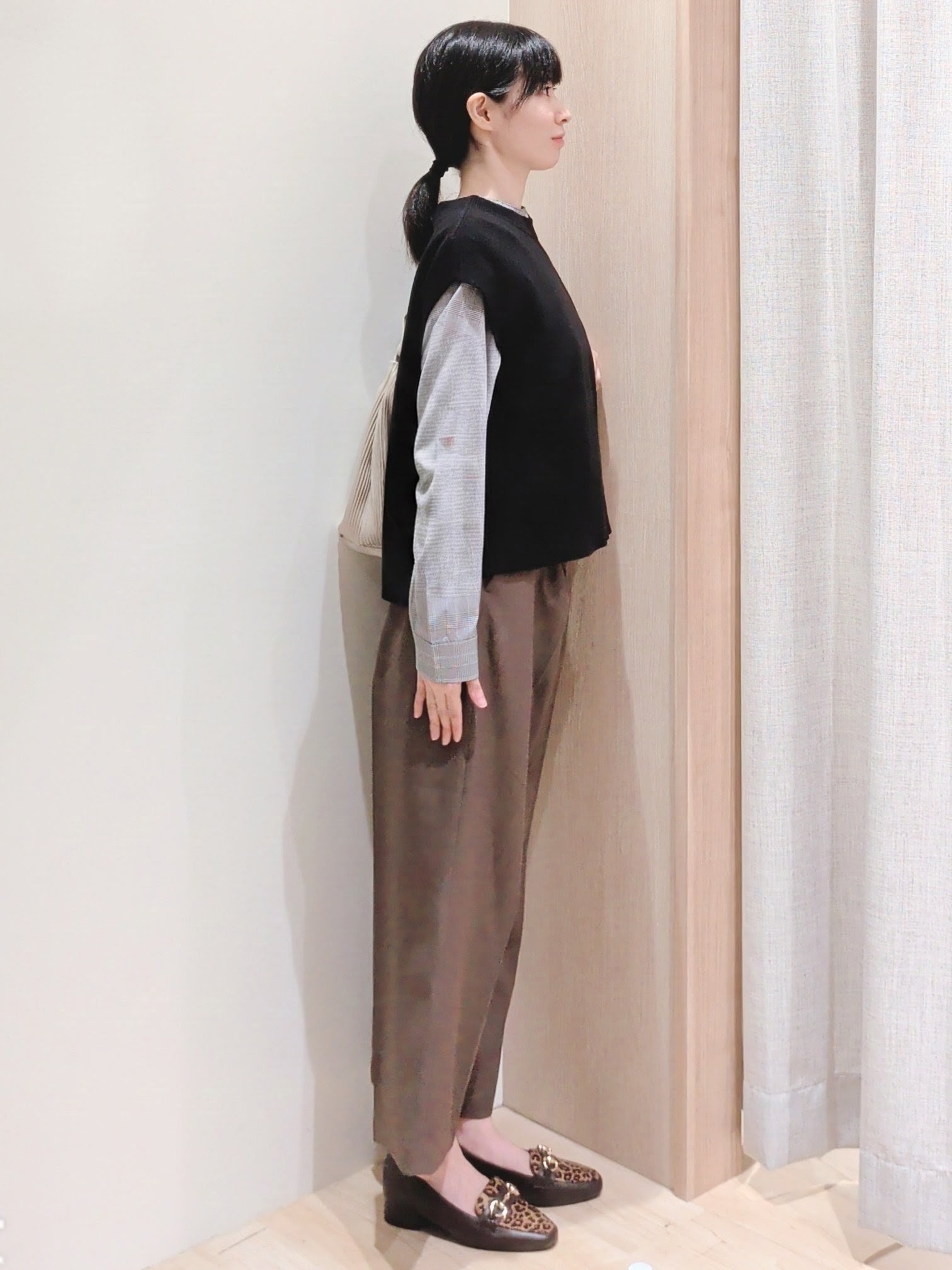 Yuiさんの「grove｜【2点セット/時短・着回し】ニットベスト&times;シャツ」を使ったコーディネート
