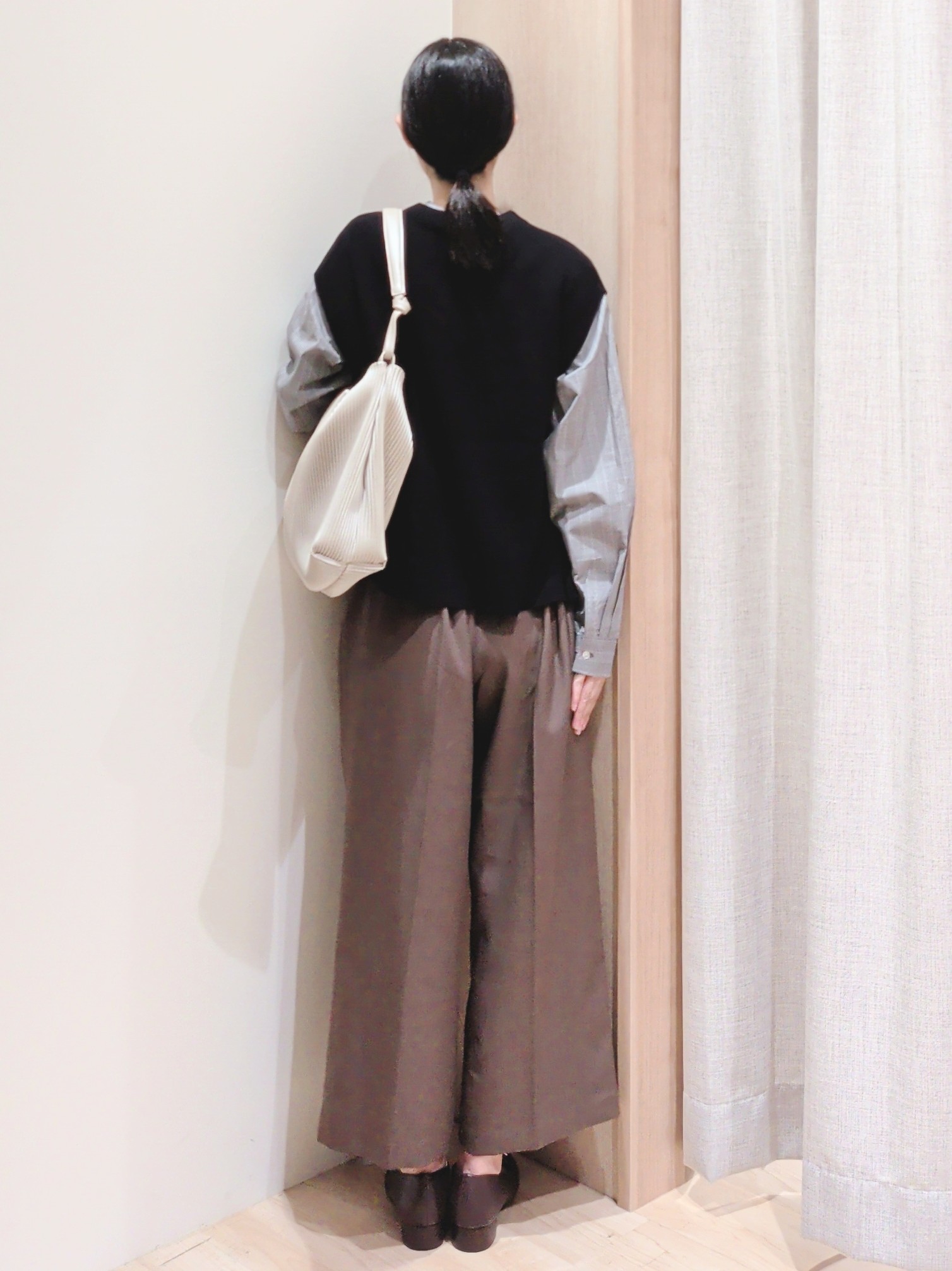 Yuiさんの「grove｜【2点セット/時短・着回し】ニットベスト&times;シャツ」を使ったコーディネート