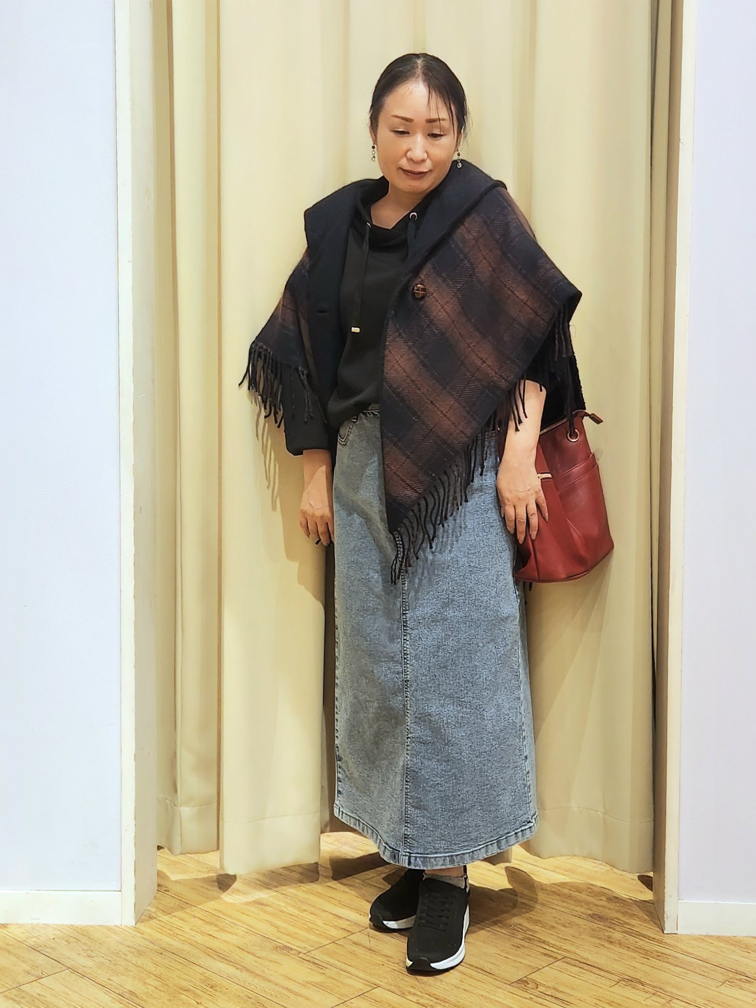 くまさんの「SHOO･LA･RUE｜【リバーシブル】チェック&times;無地ケープ」を使ったコーディネート