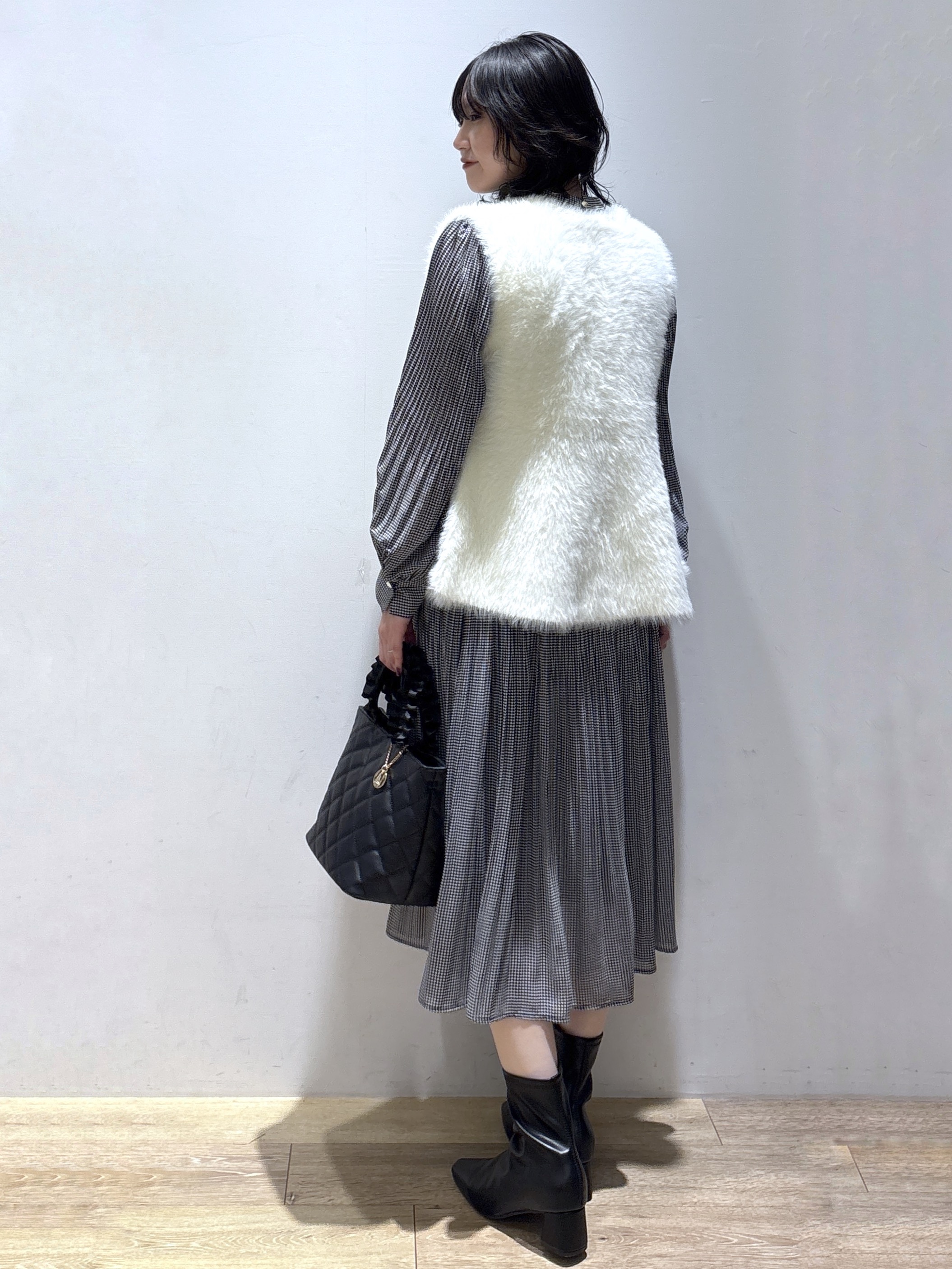 mizukiさんの「index｜フェザーニットペプラムジレ【洗濯機OK】」を使ったコーディネート