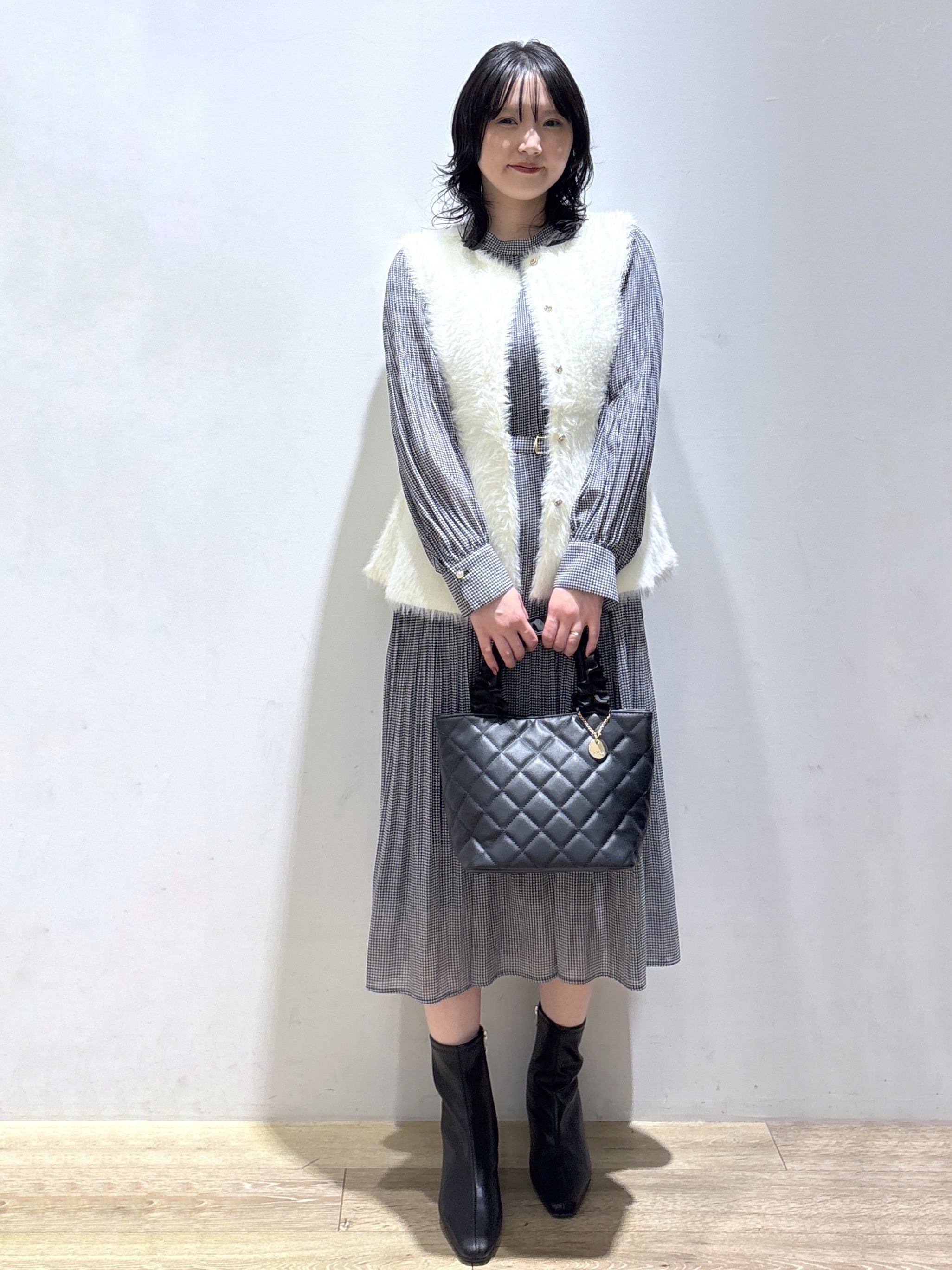 mizukiさんの「index｜フェザーニットペプラムジレ【洗濯機OK】」を使ったコーディネート