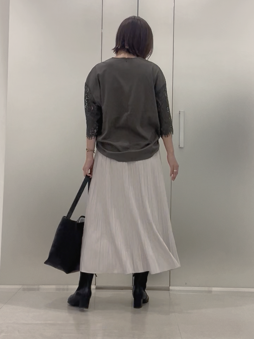 まどかさんの「UNTITLED｜【秋映え/甘めTシャツ】袖レースプルオーバー」を使ったコーディネート