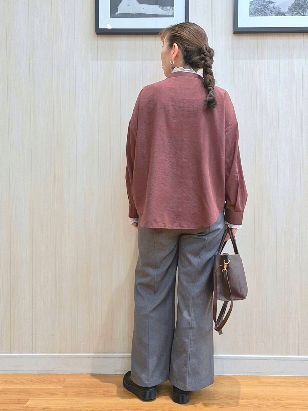 Saoさんの「SHOO･LA･RUE｜【洗濯後しわになりにくい/S-LL】こなれ見え ゆるっと キーネック金ボタンポケットシャツ」を使ったコーディネート