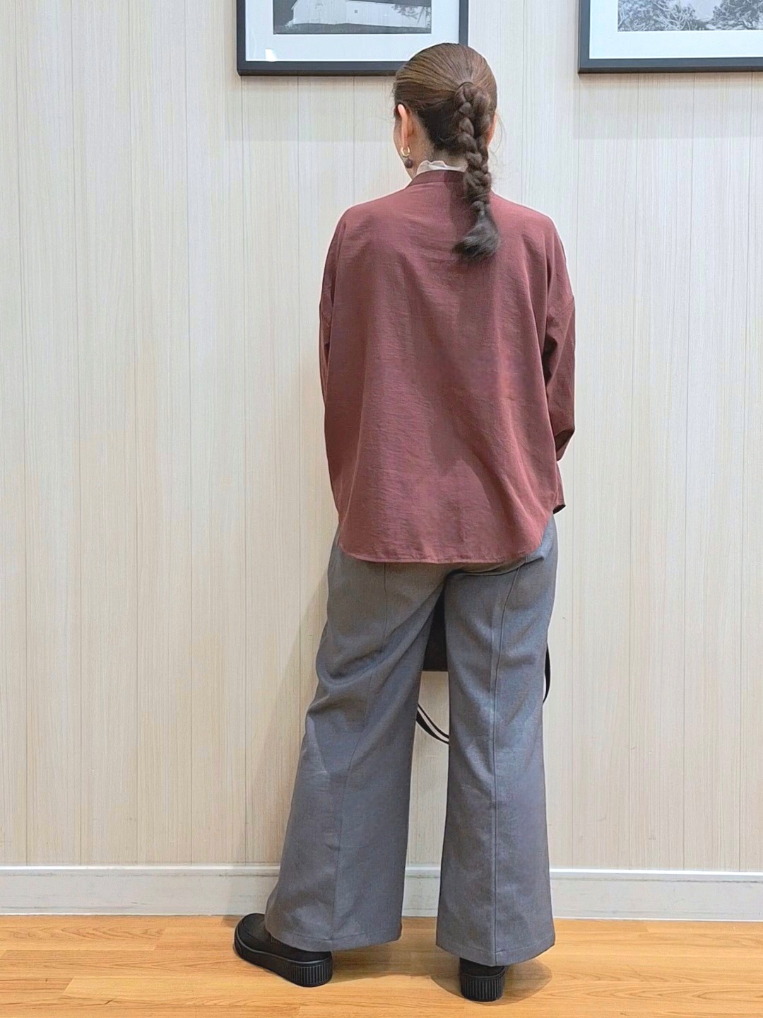 Saoさんの「SHOO･LA･RUE｜【洗濯後しわになりにくい/S-LL】こなれ見え ゆるっと キーネック金ボタンポケットシャツ」を使ったコーディネート