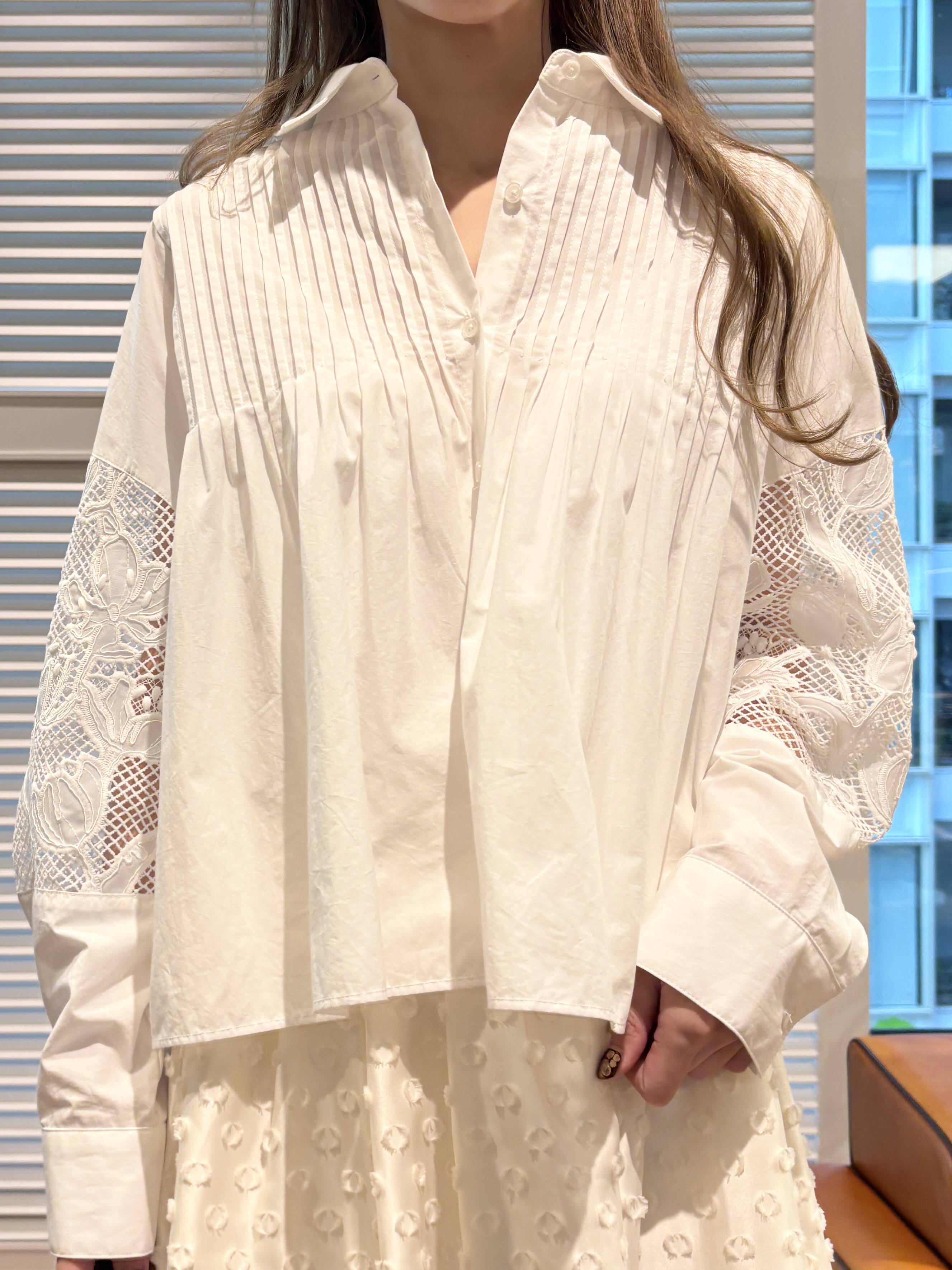 清水夏姫さんの「DRESSTERIOR｜カットジャガードボリュームスカート」を使ったコーディネート