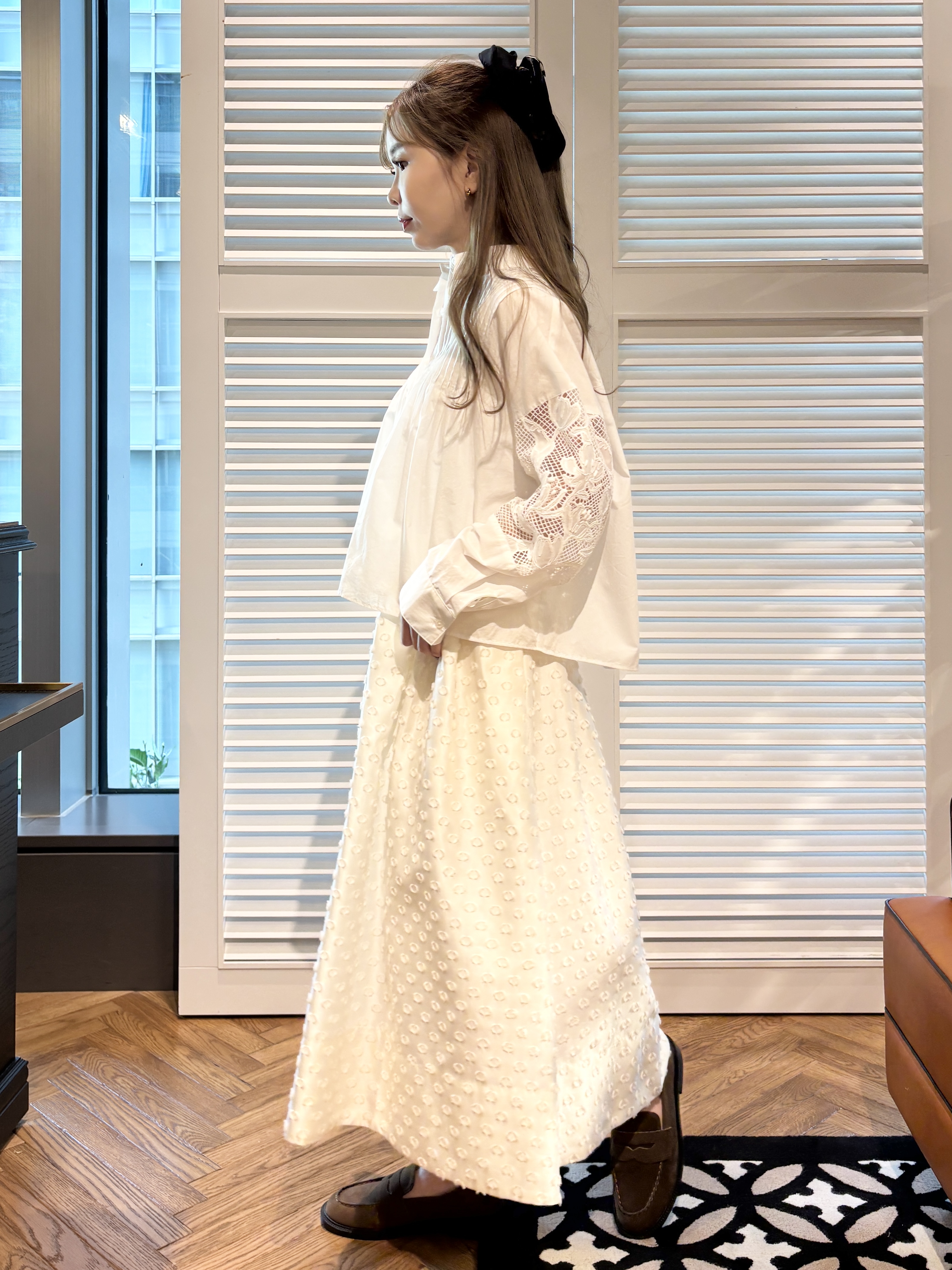 清水夏姫さんの「DRESSTERIOR｜カットジャガードボリュームスカート」を使ったコーディネート