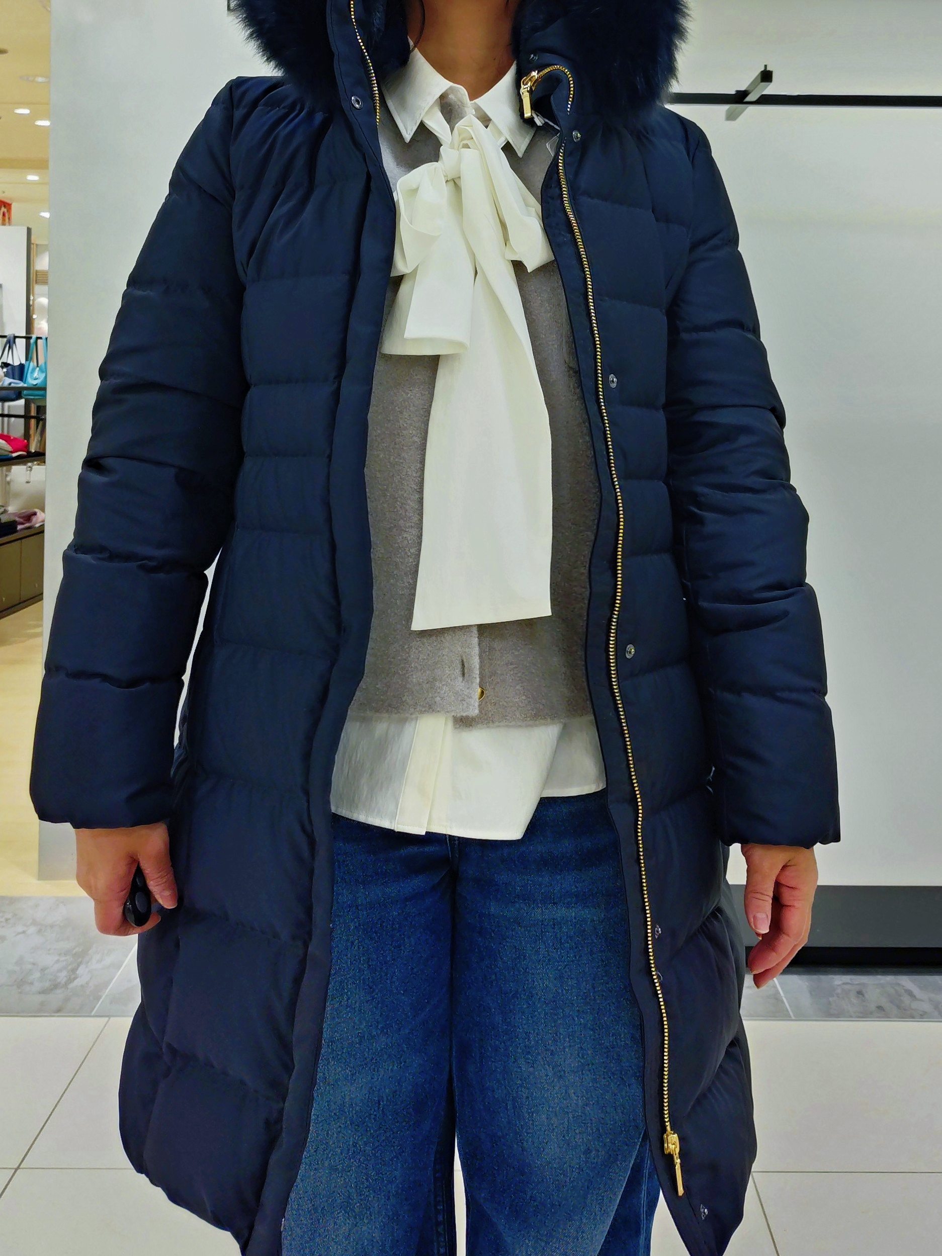TOMOMIさんの「INDIVI｜【名品／撥水／抗菌防臭】ロング丈リサイクルダウンコート」を使ったコーディネート