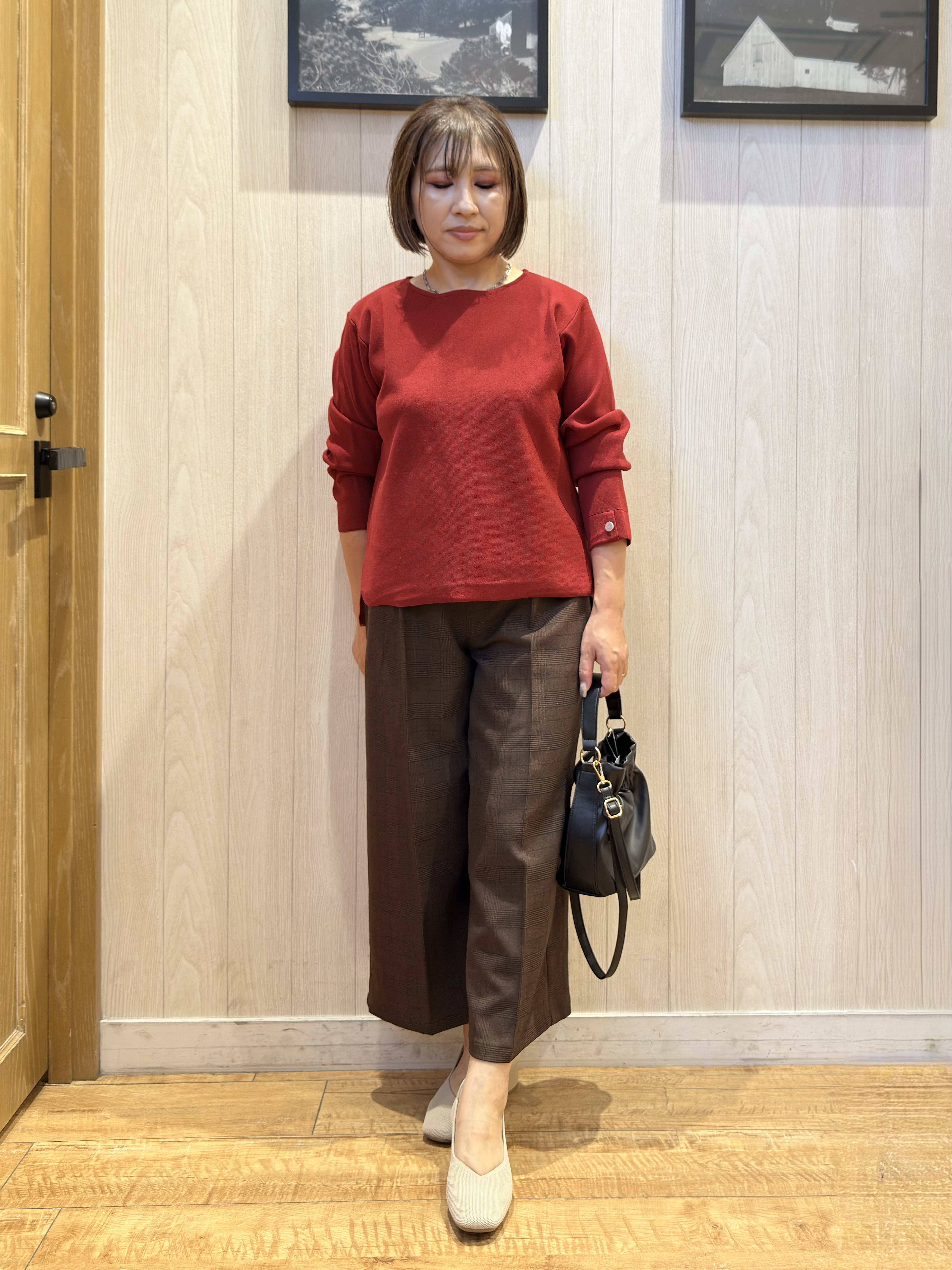Megさんの「SHOO･LA･RUE｜【洗濯機可/S-LL】抜け感ある着こなしに 金ボタン付き スポンディッシュ クルーネックニット」を使ったコーディネート