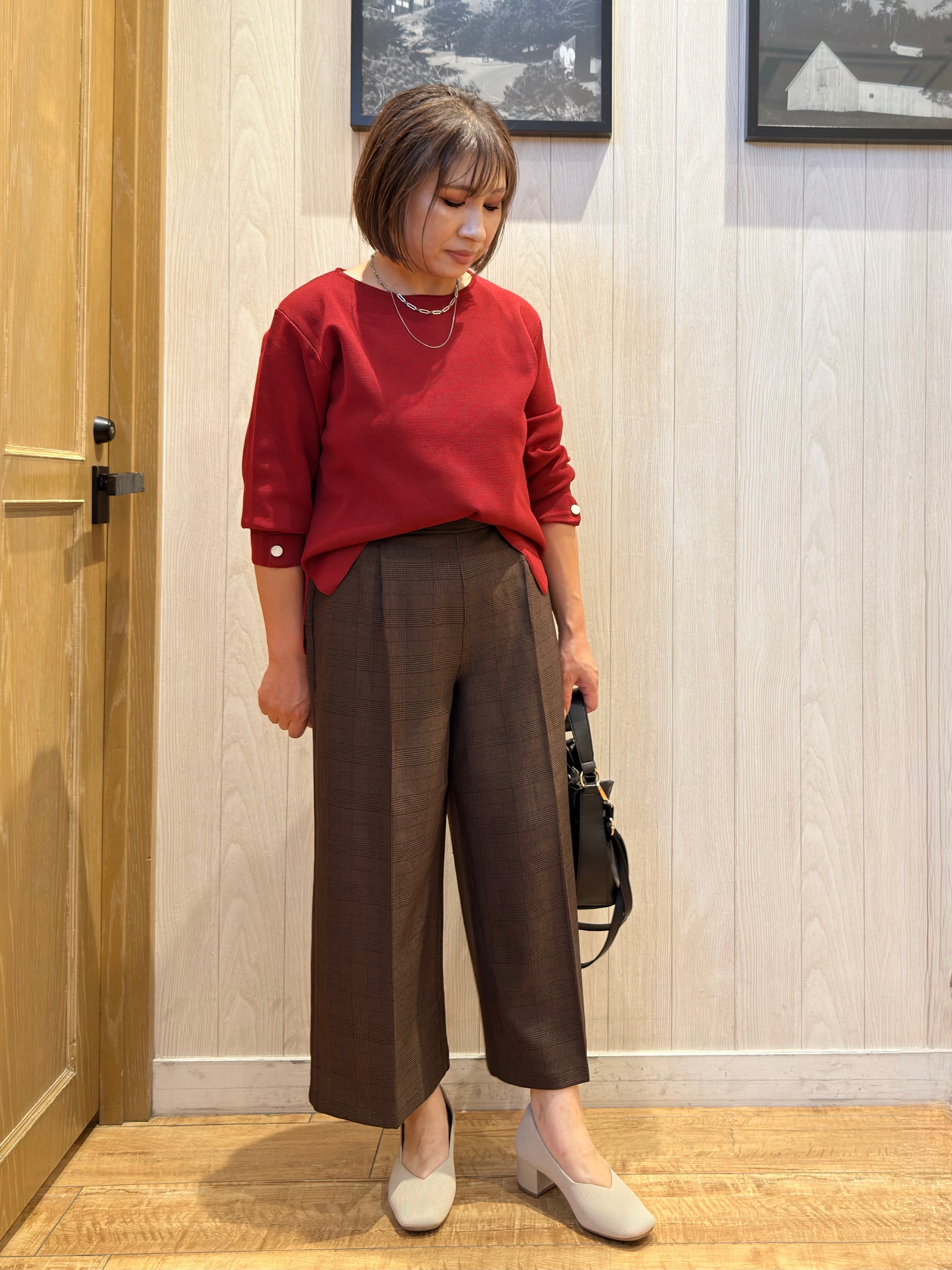 Megさんの「SHOO･LA･RUE｜【洗濯機可/S-LL】抜け感ある着こなしに 金ボタン付き スポンディッシュ クルーネックニット」を使ったコーディネート