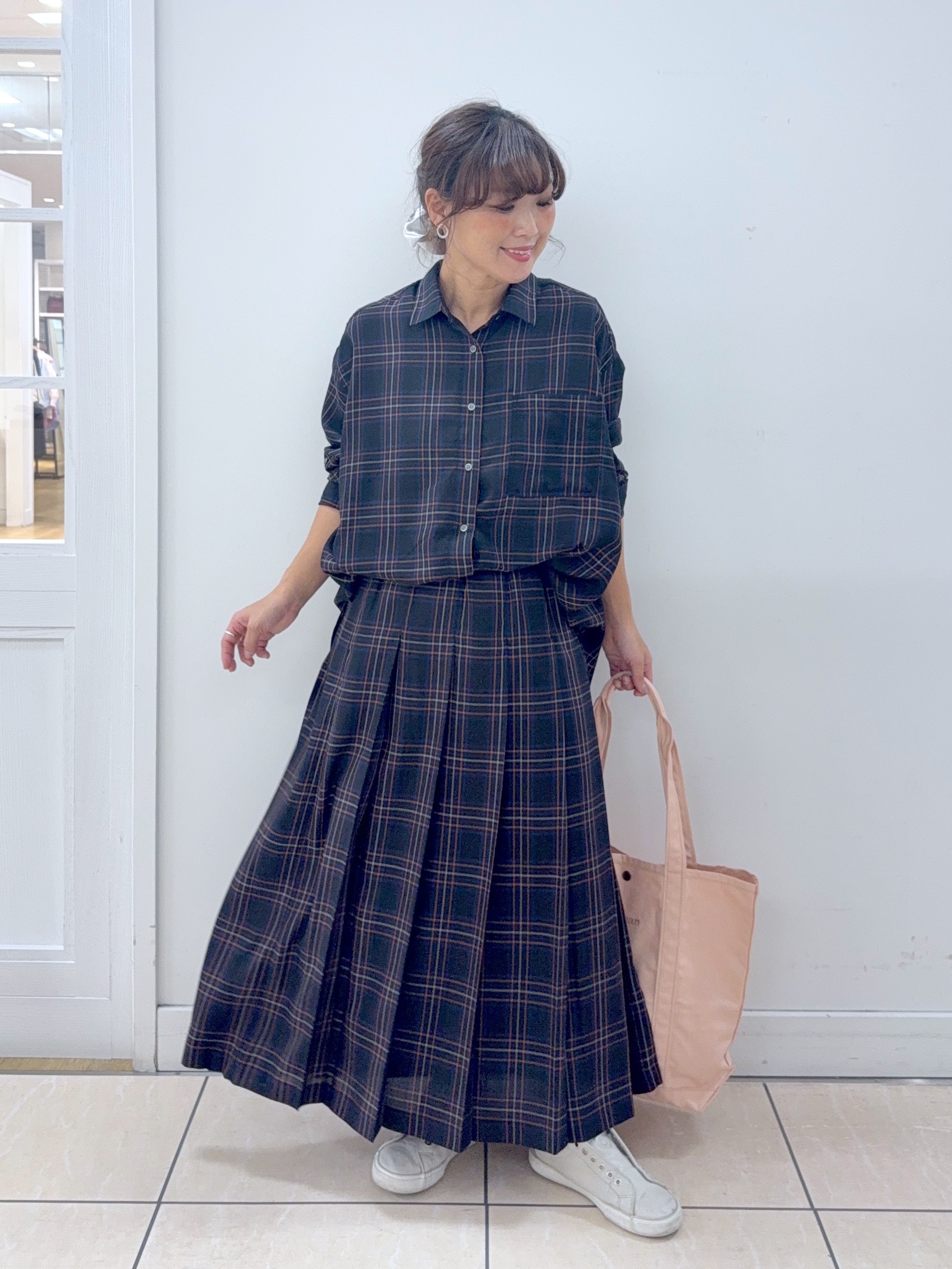 Osawaさんの「Dessin｜【秋羽織り/セットアップ可/洗える】シアーチェック オーバーシャツ」を使ったコーディネート