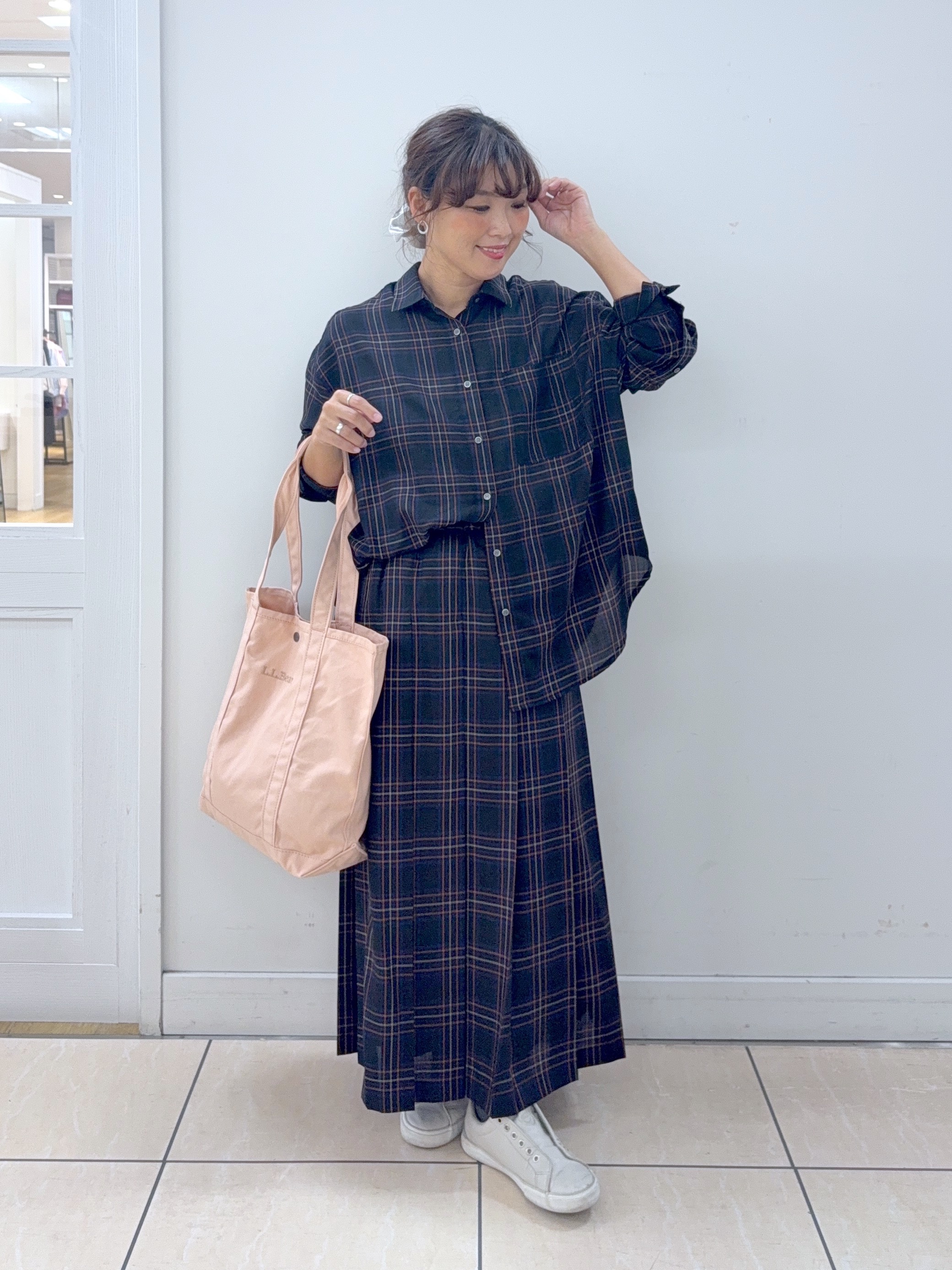Osawaさんの「Dessin｜【秋羽織り/セットアップ可/洗える】シアーチェック オーバーシャツ」を使ったコーディネート