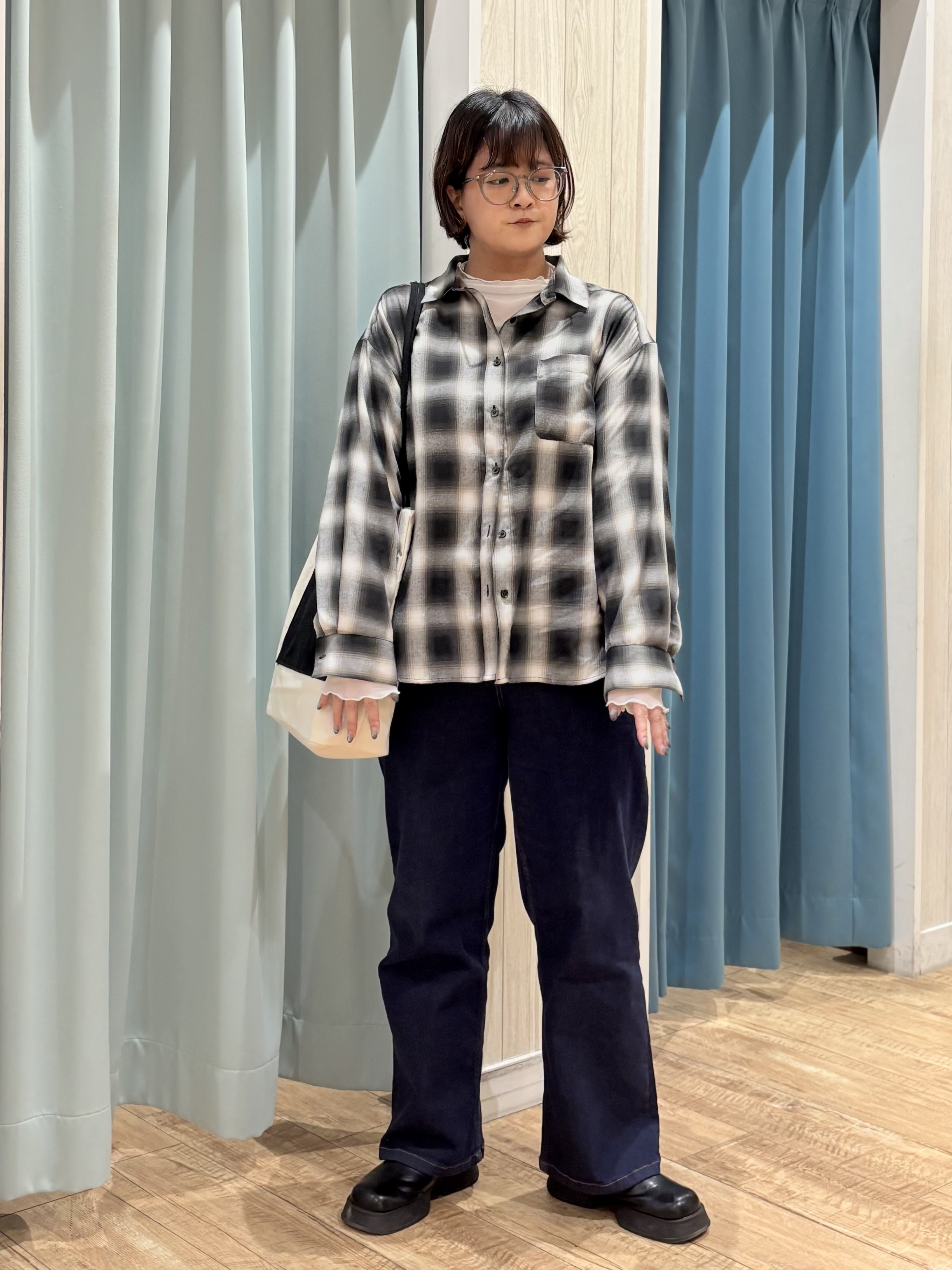 砂糖さんの「SHOO･LA･RUE｜【洗濯後しわになりにくい/S-LL】気分で選ぶ 大人のデイリー使いに ベーシックシャツ」を使ったコーディネート