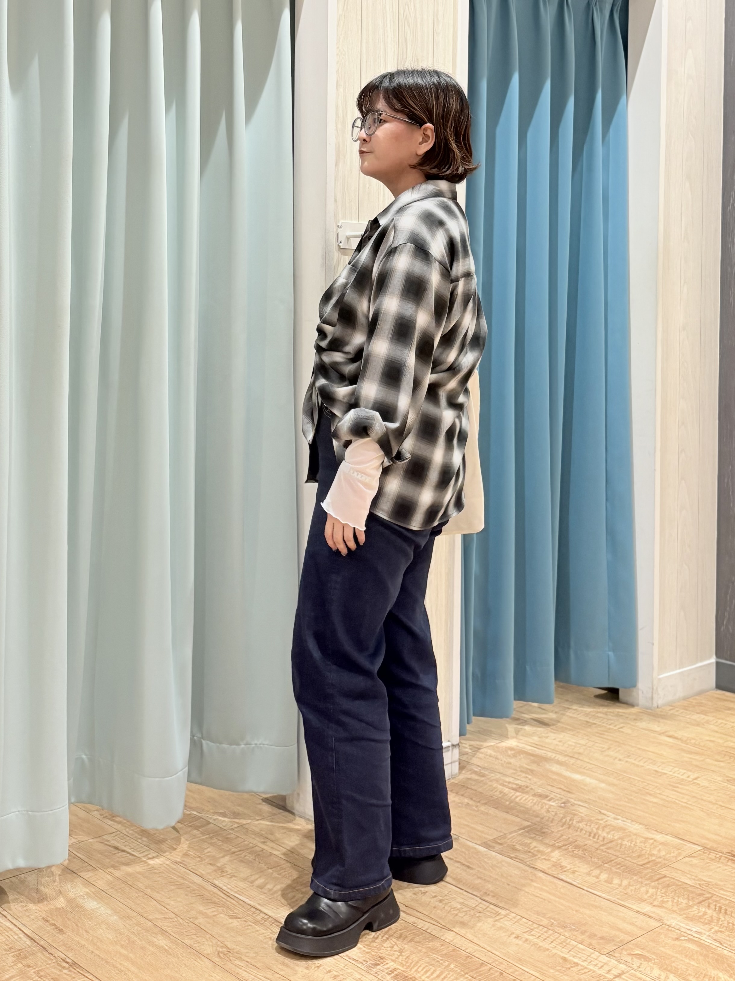 砂糖さんの「SHOO･LA･RUE｜【洗濯後しわになりにくい/S-LL】気分で選ぶ 大人のデイリー使いに ベーシックシャツ」を使ったコーディネート