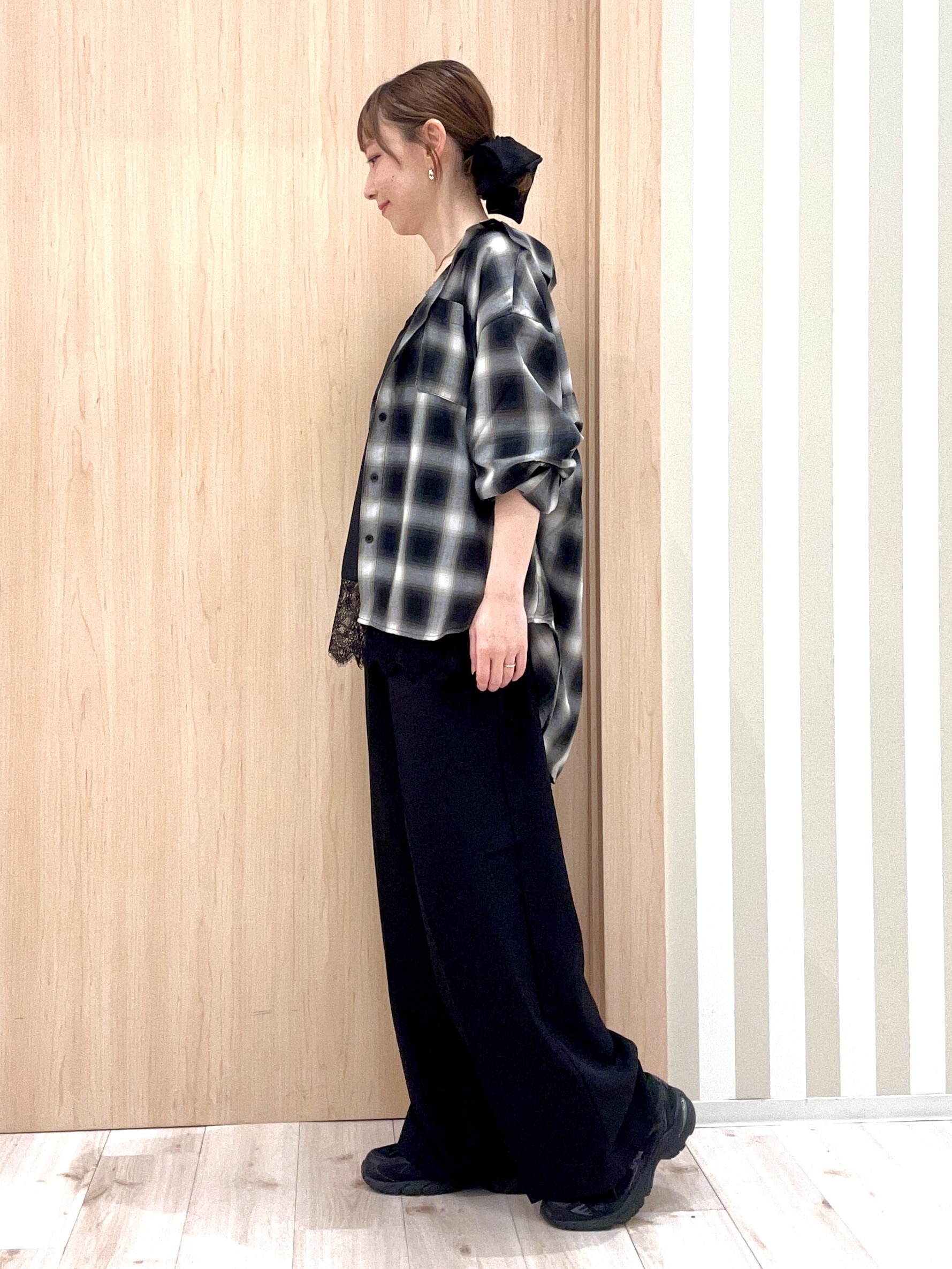 ririさんの「SHOO･LA･RUE｜【洗濯後しわになりにくい/S-LL】気分で選ぶ 大人のデイリー使いに ベーシックシャツ」を使ったコーディネート