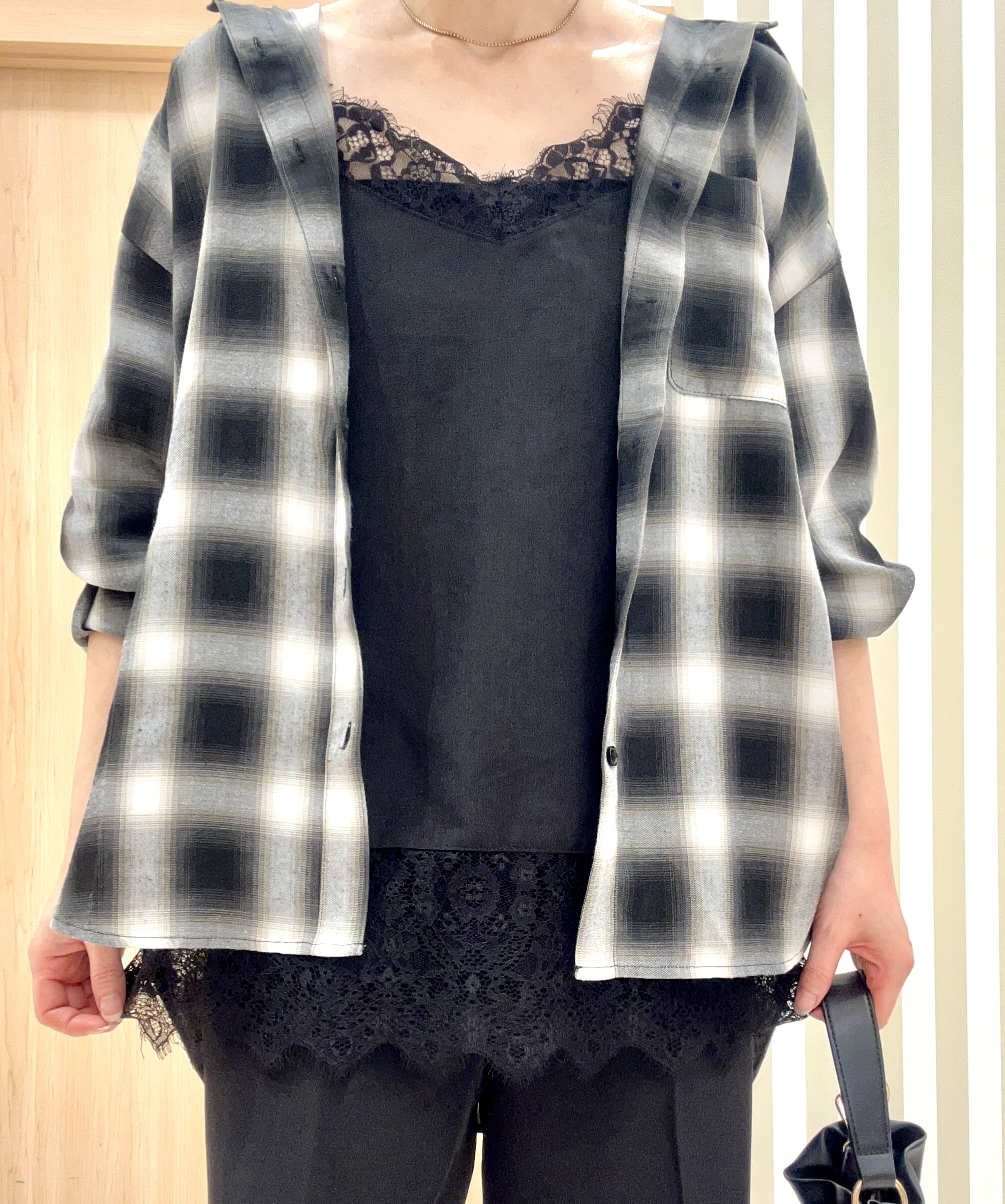 ririさんの「SHOO･LA･RUE｜【洗濯後しわになりにくい/S-LL】気分で選ぶ 大人のデイリー使いに ベーシックシャツ」を使ったコーディネート