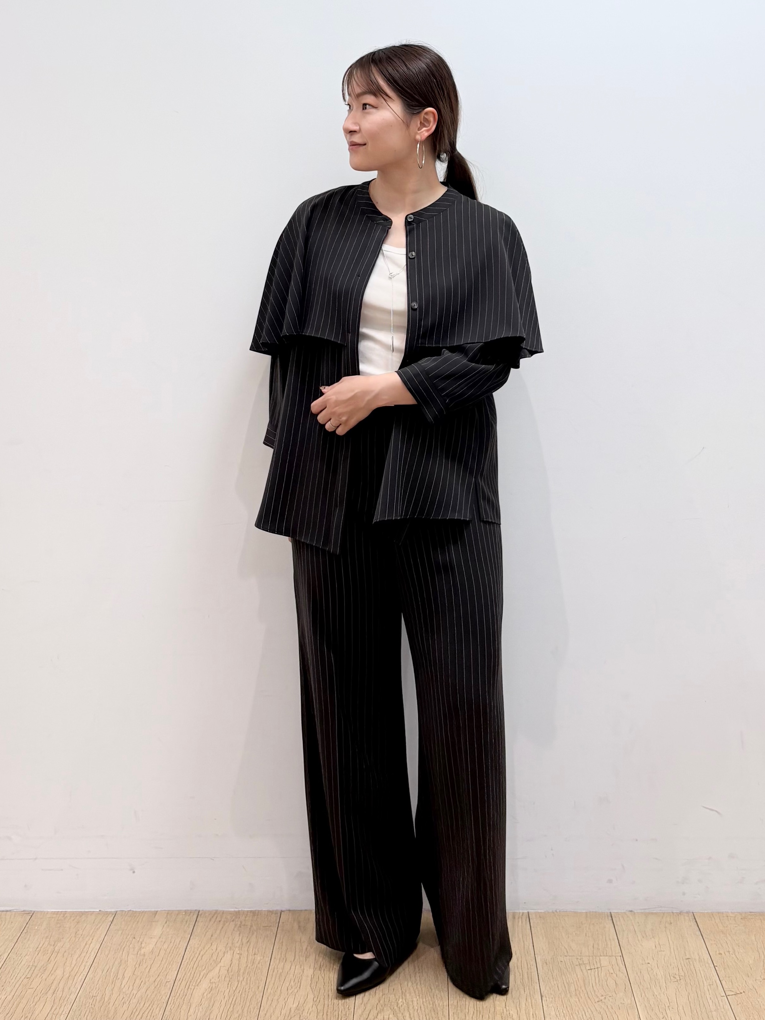 maiさんの「INDIVI｜【羽織りにも！/UVケア/着る日傘】ケープ風ブラウス」を使ったコーディネート