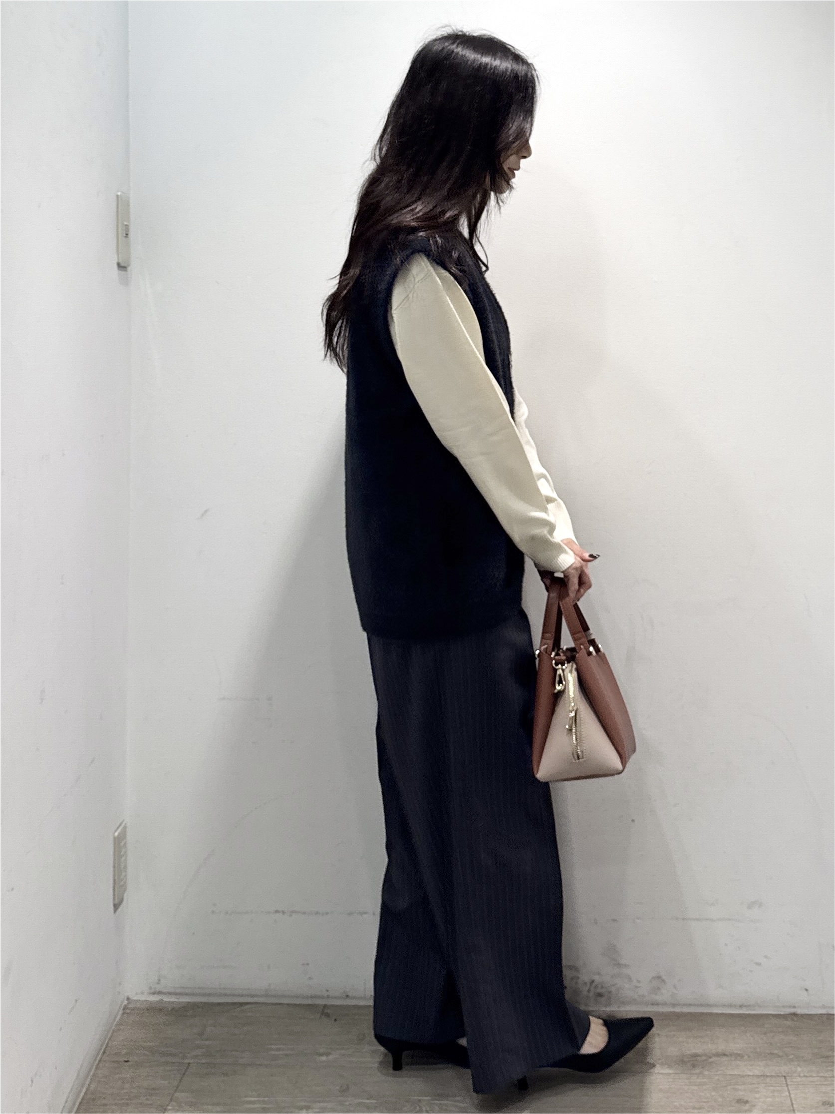 yuicciさんの「OPAQUE.CLIP｜レース付きVネックニット【洗濯機OK】」を使ったコーディネート