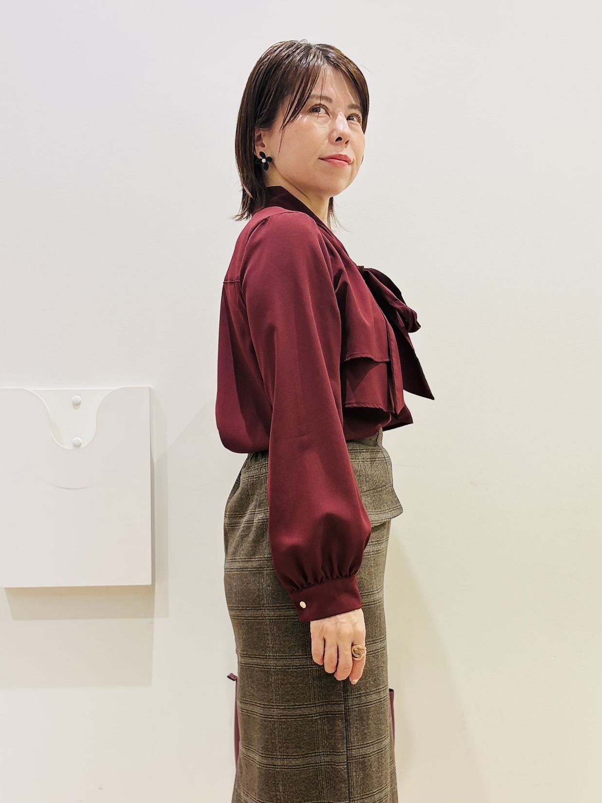 YUKOさんの「index｜【防シワ】ダブルフレアボウタイブラウス《洗濯機OK／イージーアイロン》」を使ったコーディネート