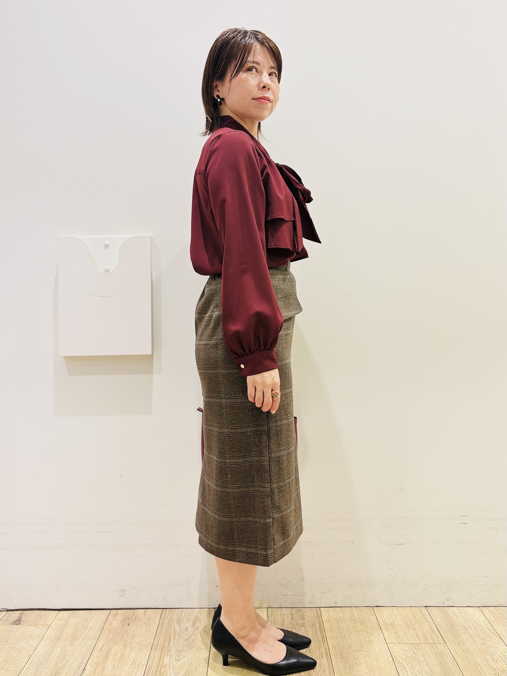 YUKOさんの「index｜【防シワ】ダブルフレアボウタイブラウス《洗濯機OK／イージーアイロン》」を使ったコーディネート