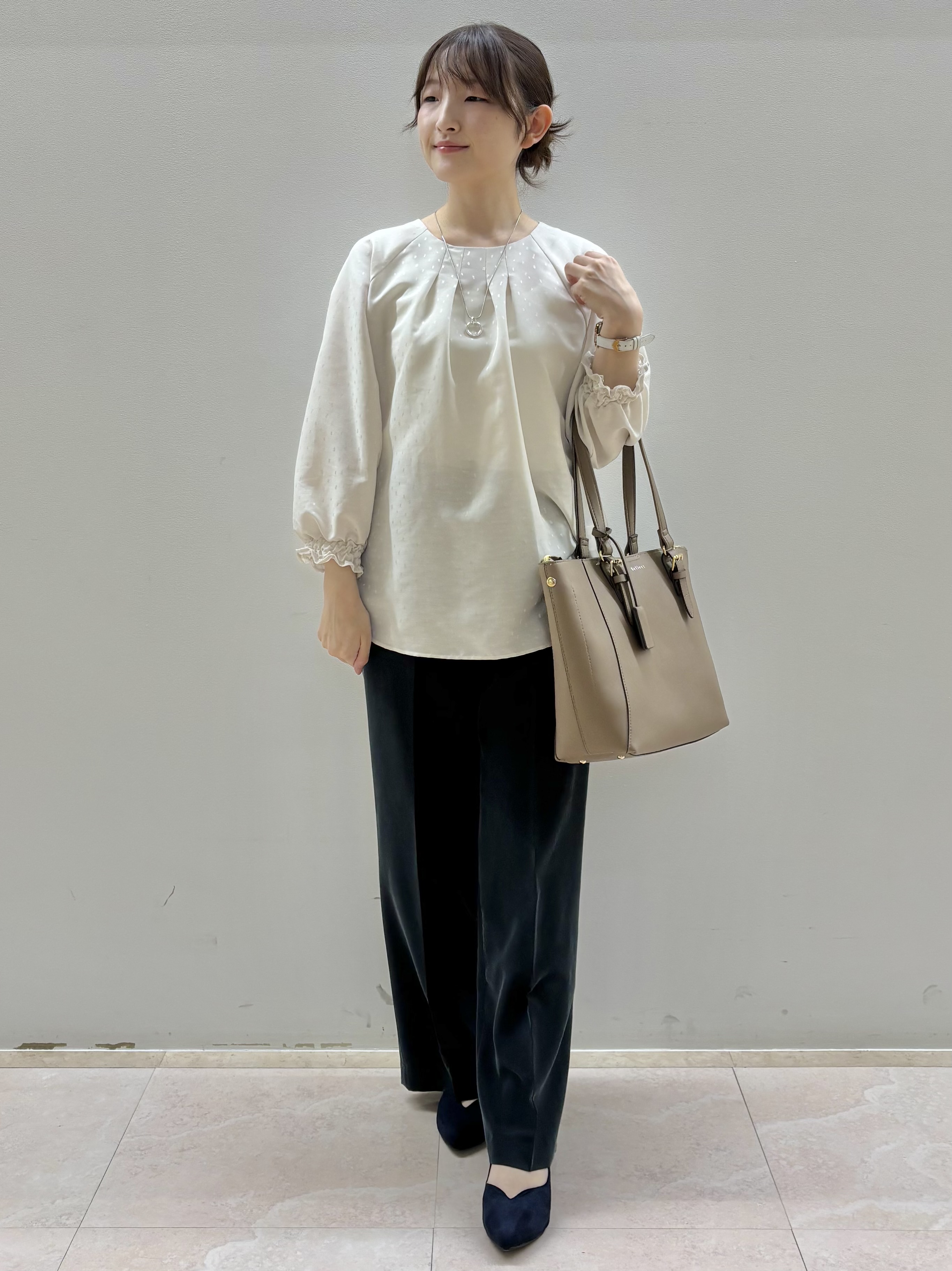 Satoさんの「Reflect｜タックデザイン ラグランスリーブブラウス」を使ったコーディネート