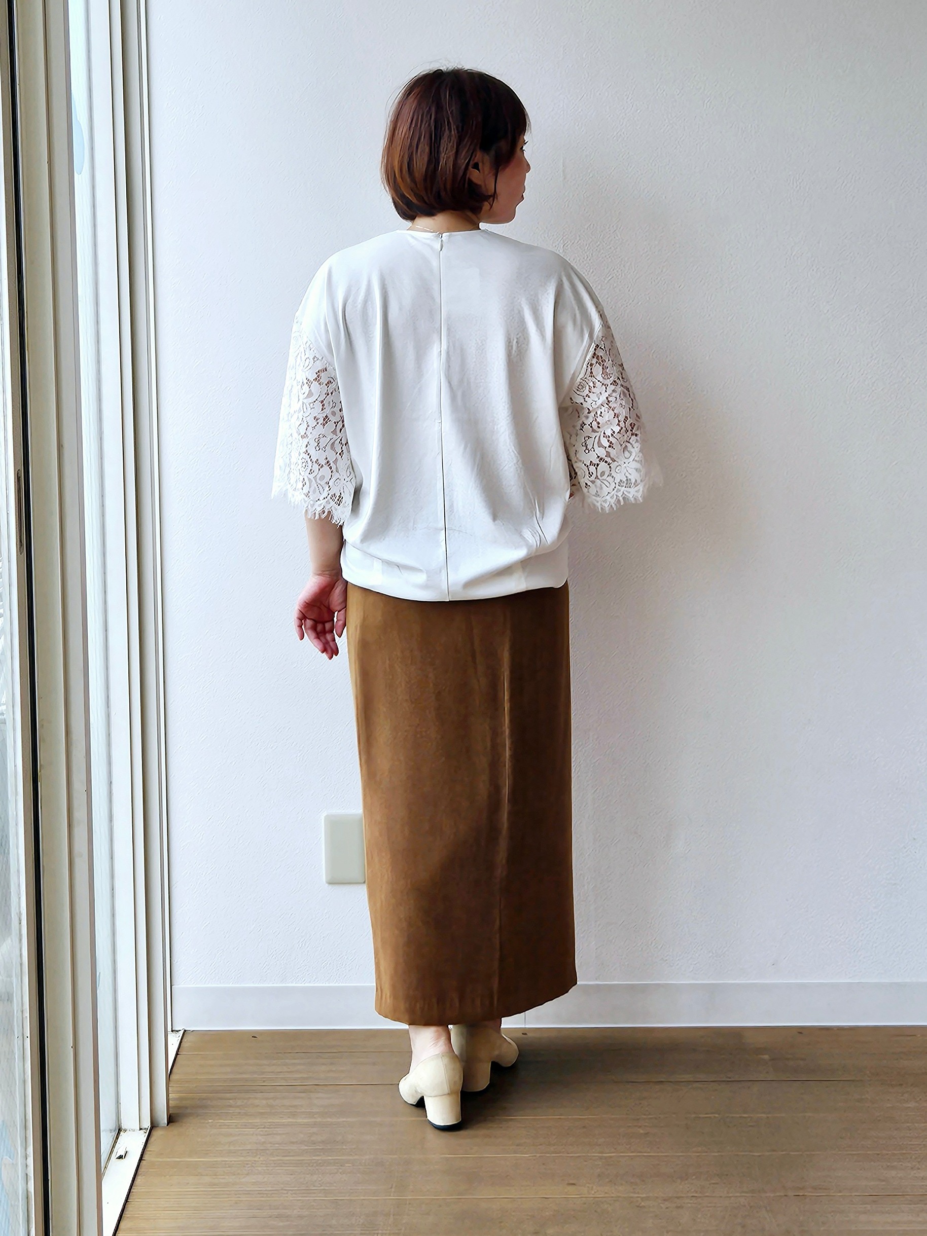 やじまさんの「UNTITLED｜【秋映え/甘めTシャツ】袖レースプルオーバー」を使ったコーディネート