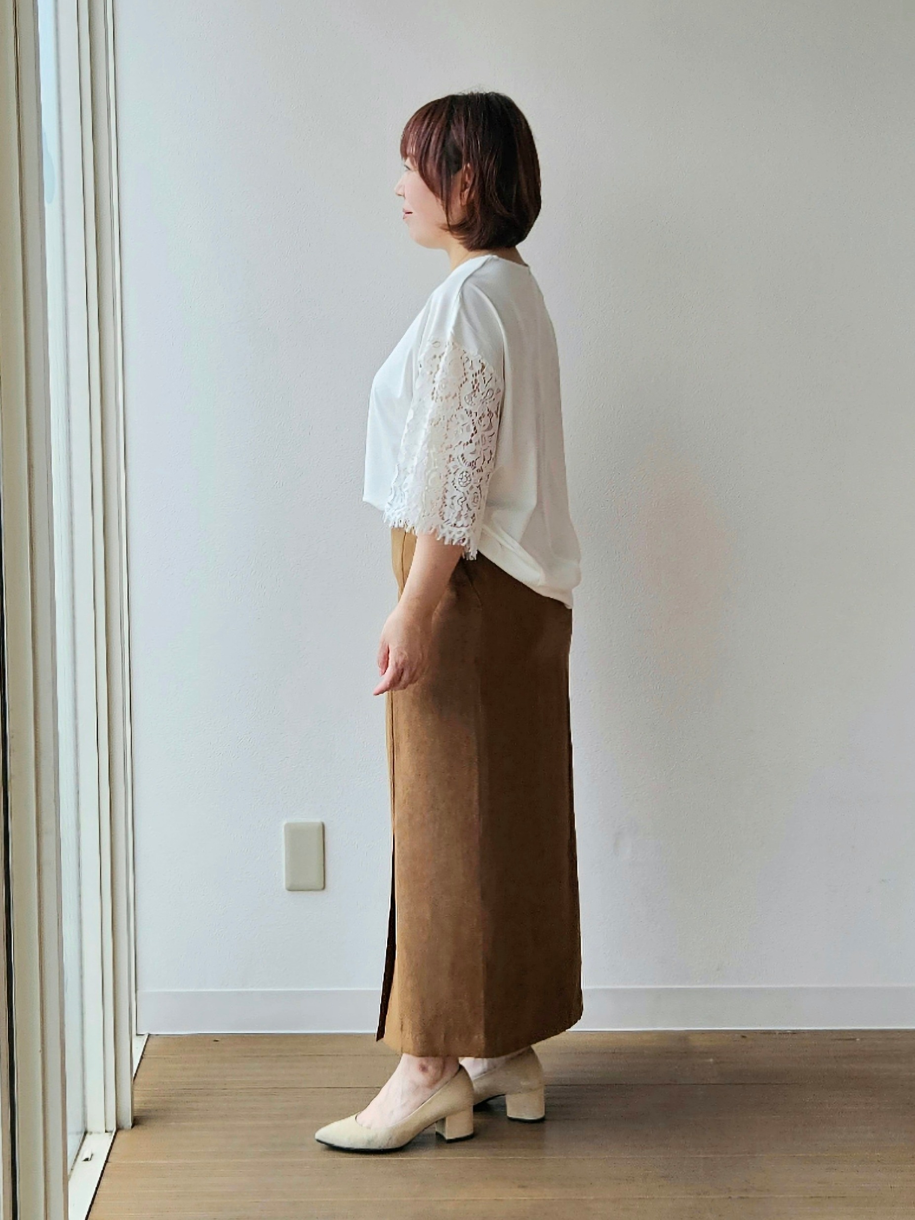 やじまさんの「UNTITLED｜【秋映え/甘めTシャツ】袖レースプルオーバー」を使ったコーディネート