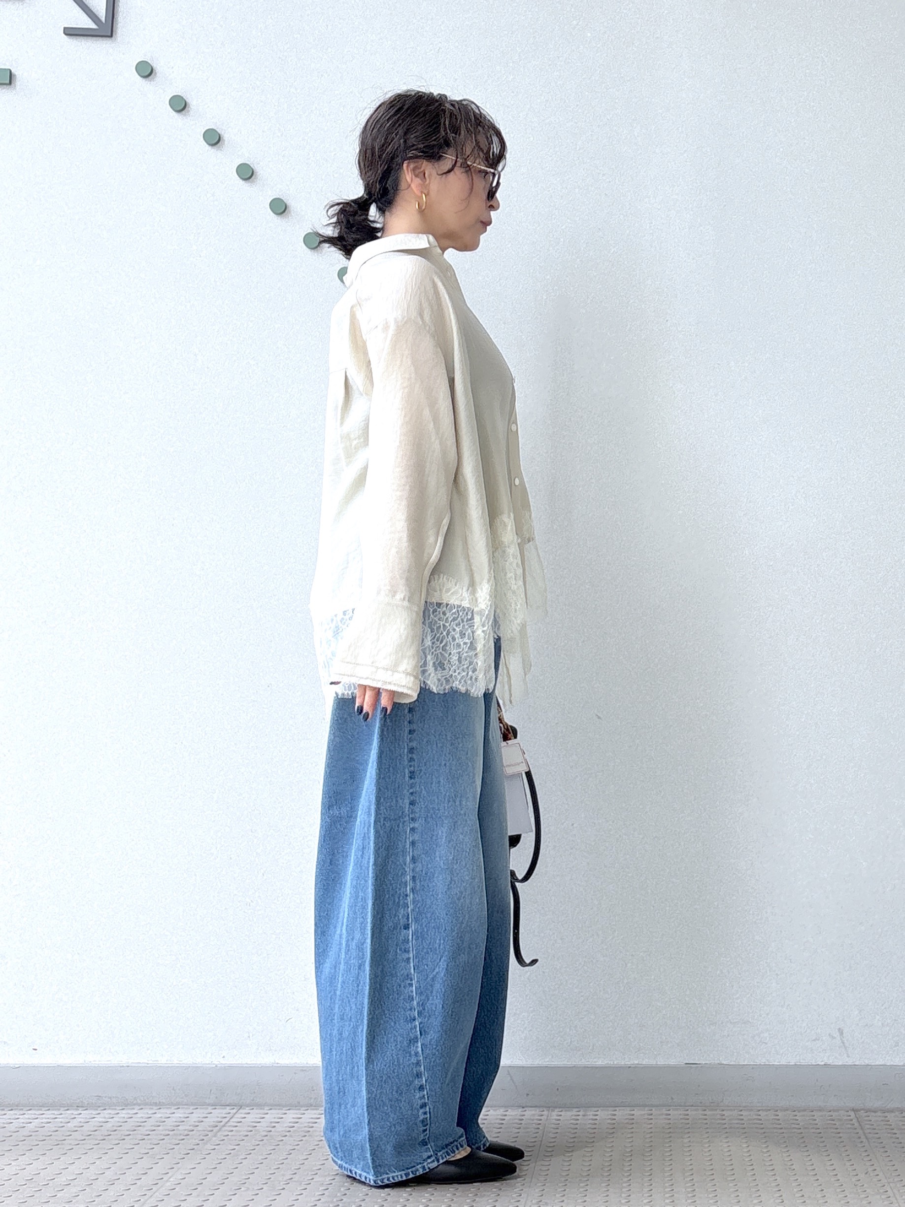 kawamuraさんの「DRESSTERIOR｜ヴィンテージライク レーストリムシャツ」を使ったコーディネート