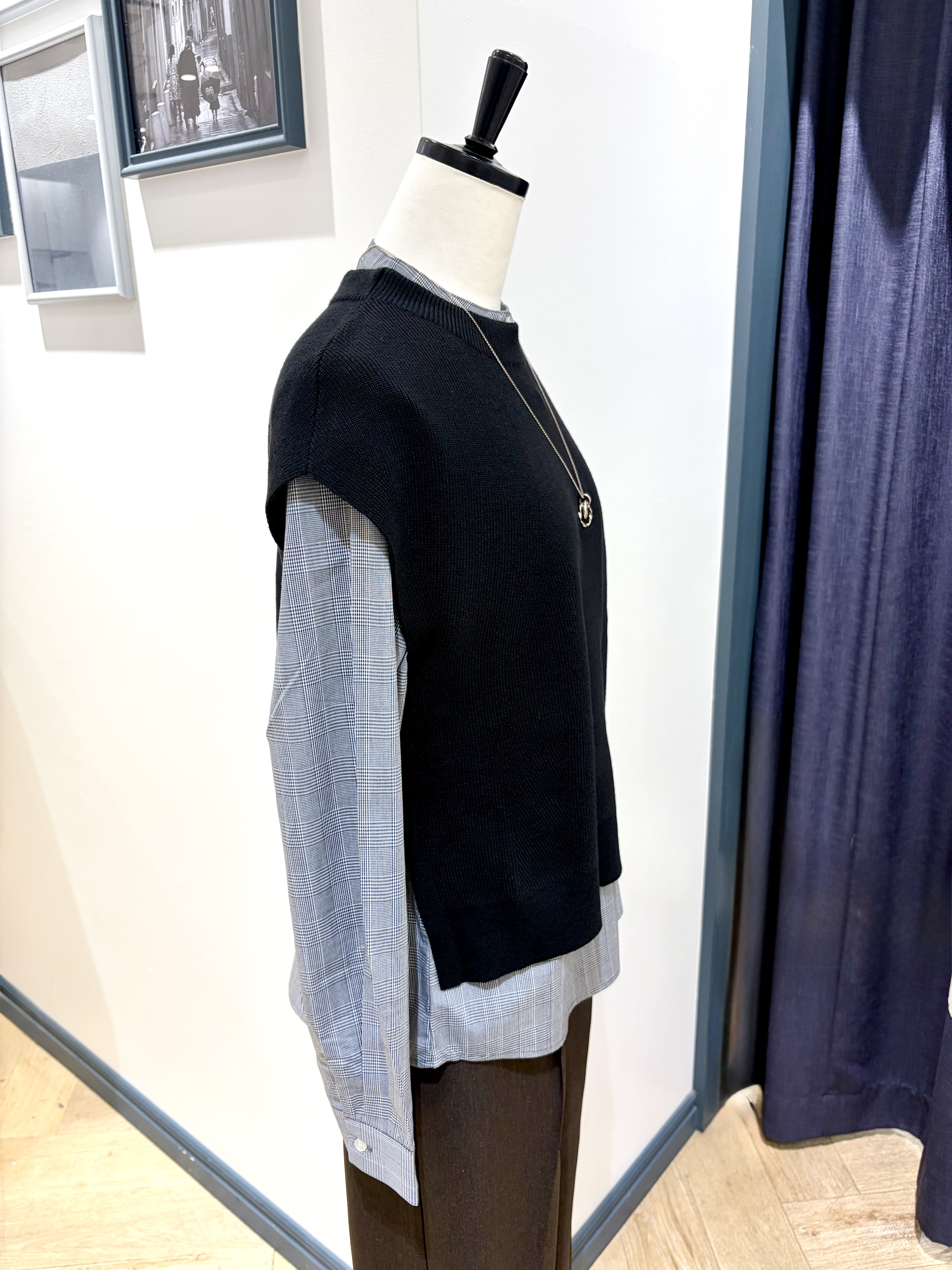 kikiさんの「grove｜【2点セット/時短・着回し】ニットベスト&times;シャツ」を使ったコーディネート