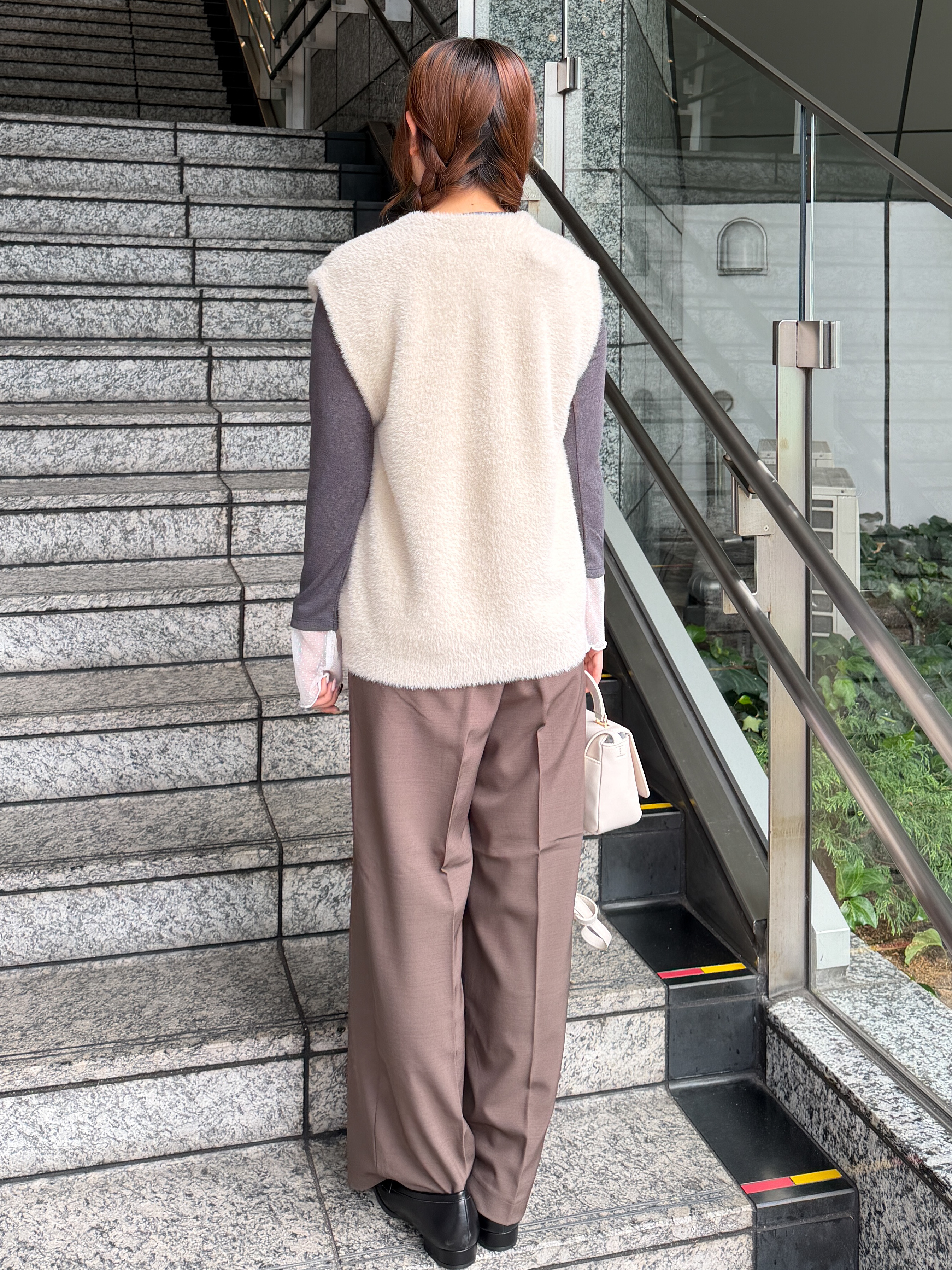 HANNAさんの「OPAQUE.CLIP｜フェザーヤーンニットベスト【洗濯機OK】」を使ったコーディネート