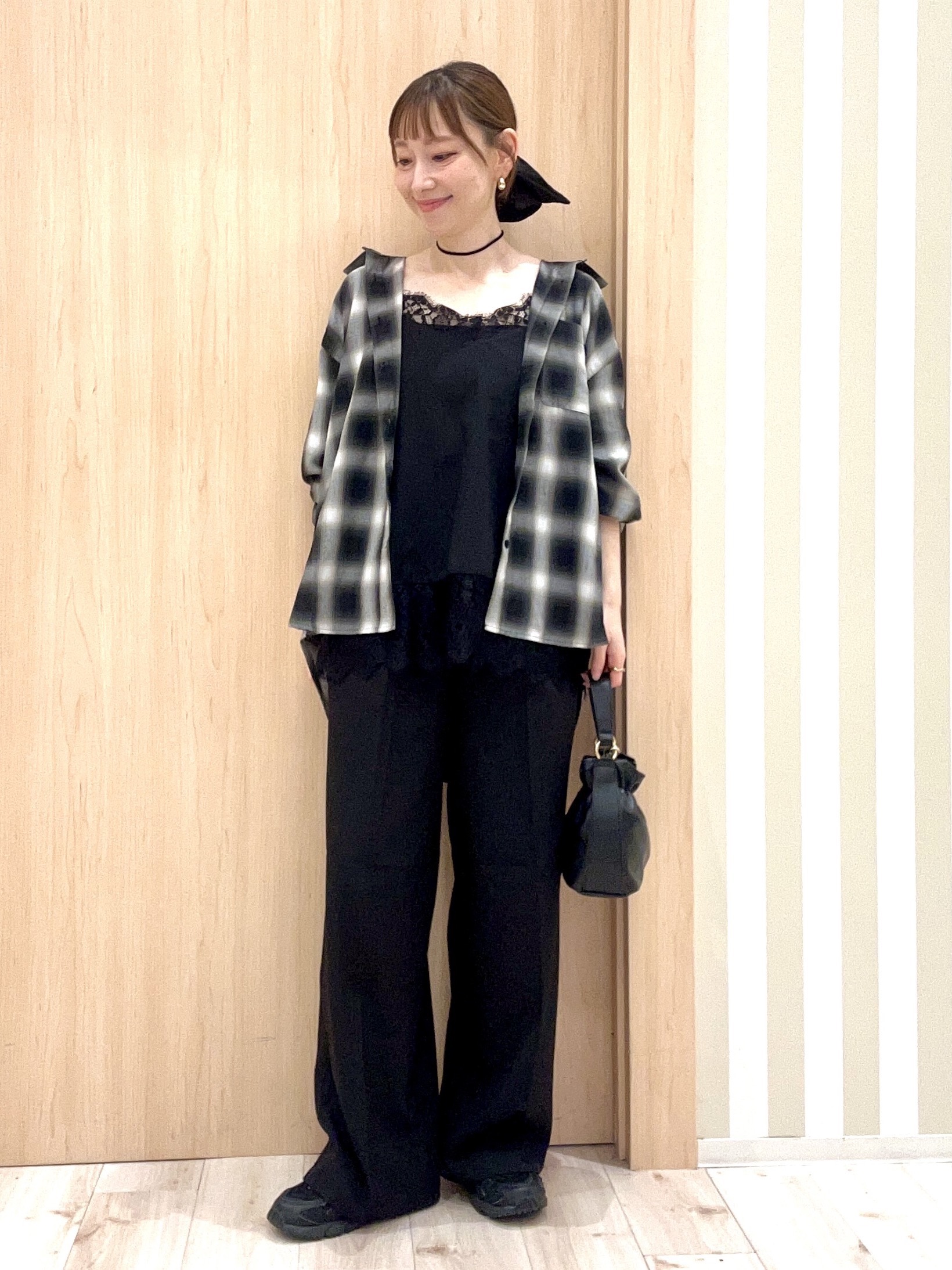 ririさんの「SHOO･LA･RUE｜【洗濯後しわになりにくい/S-LL】気分で選ぶ 大人のデイリー使いに ベーシックシャツ」を使ったコーディネート