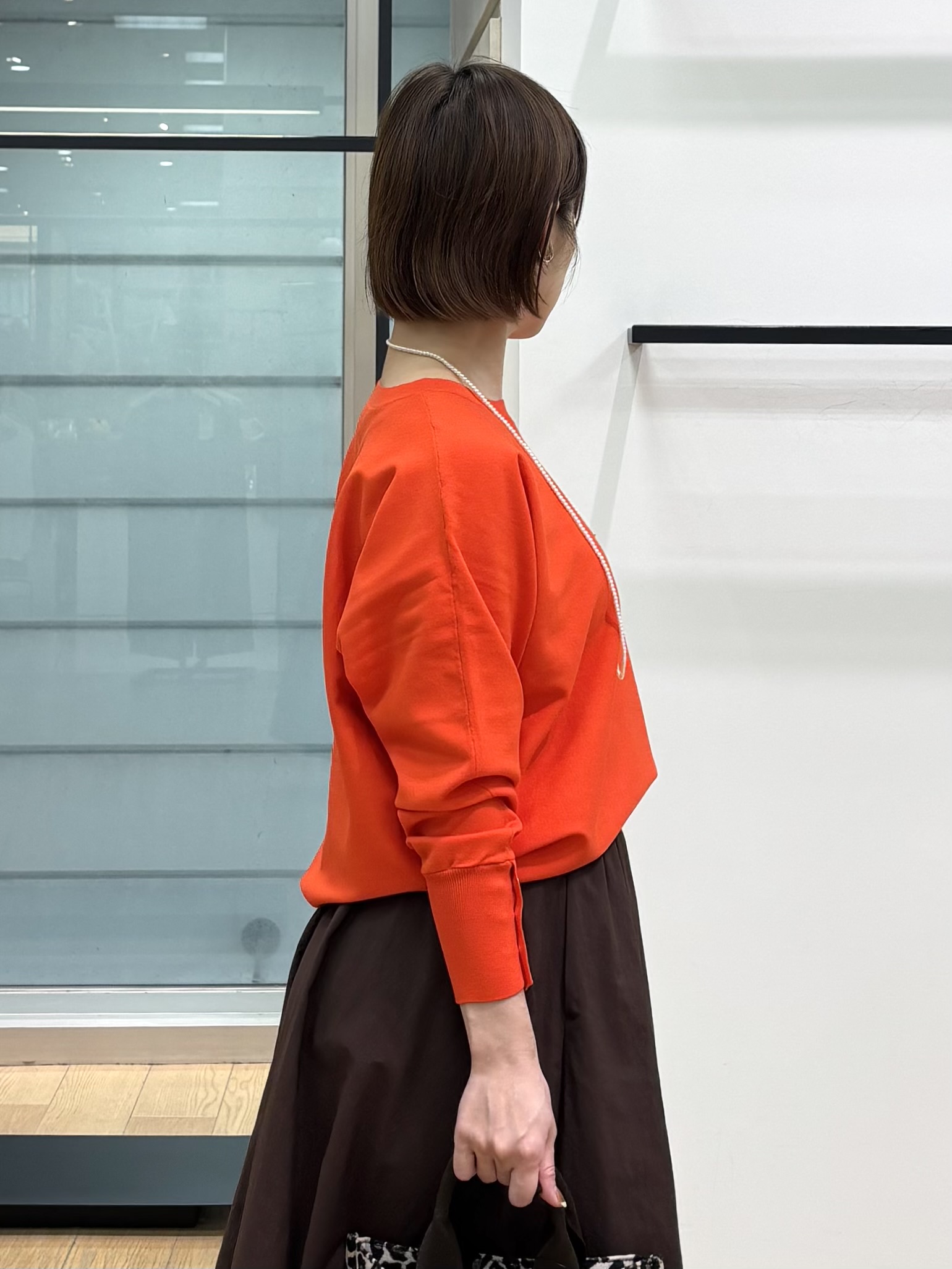 asamiさんの「INDIVI｜【選べる6色／ストレッチ◎】きれいめドルマンスリーブニット」を使ったコーディネート