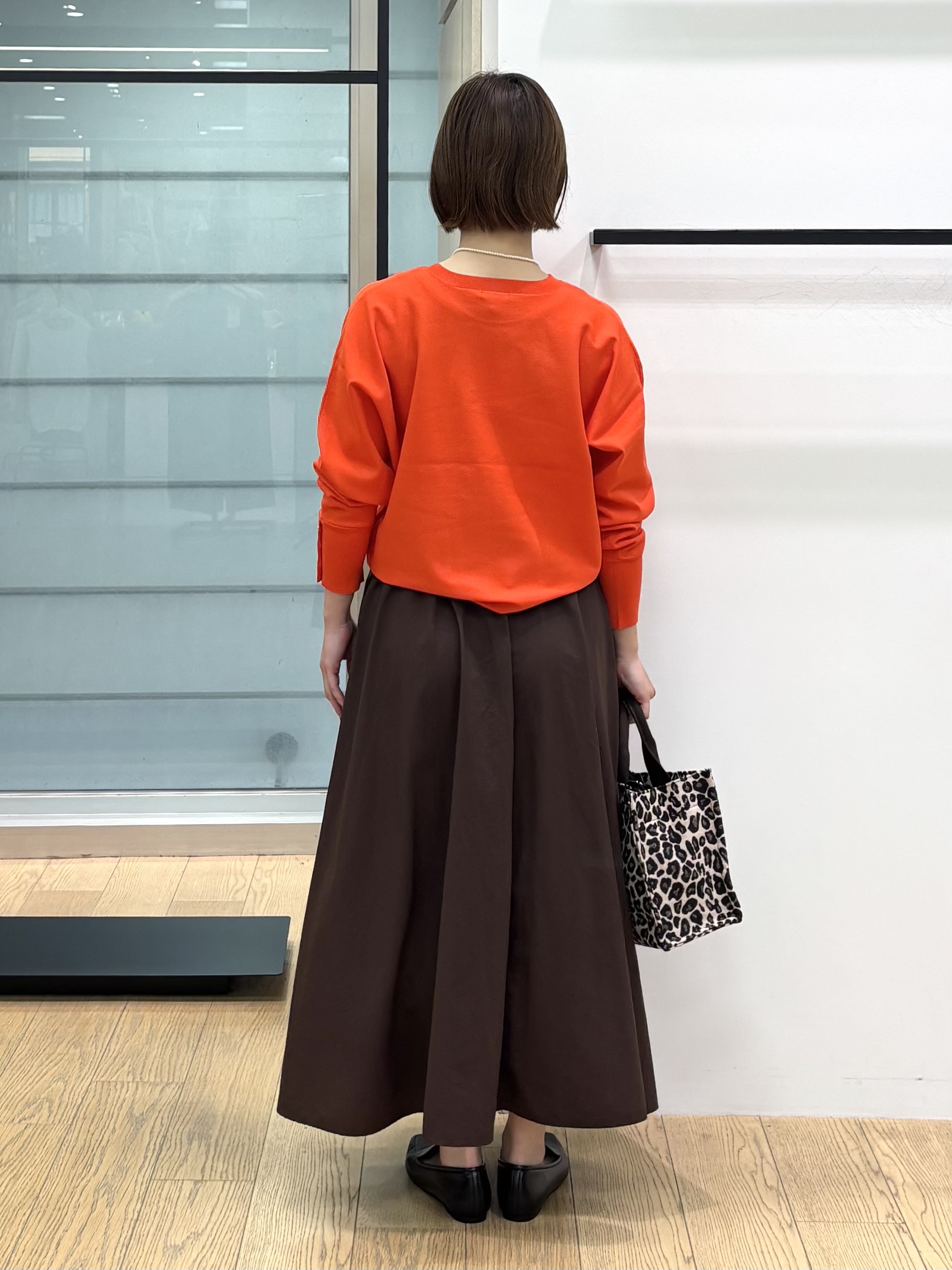 asamiさんの「INDIVI｜【選べる6色／ストレッチ◎】きれいめドルマンスリーブニット」を使ったコーディネート