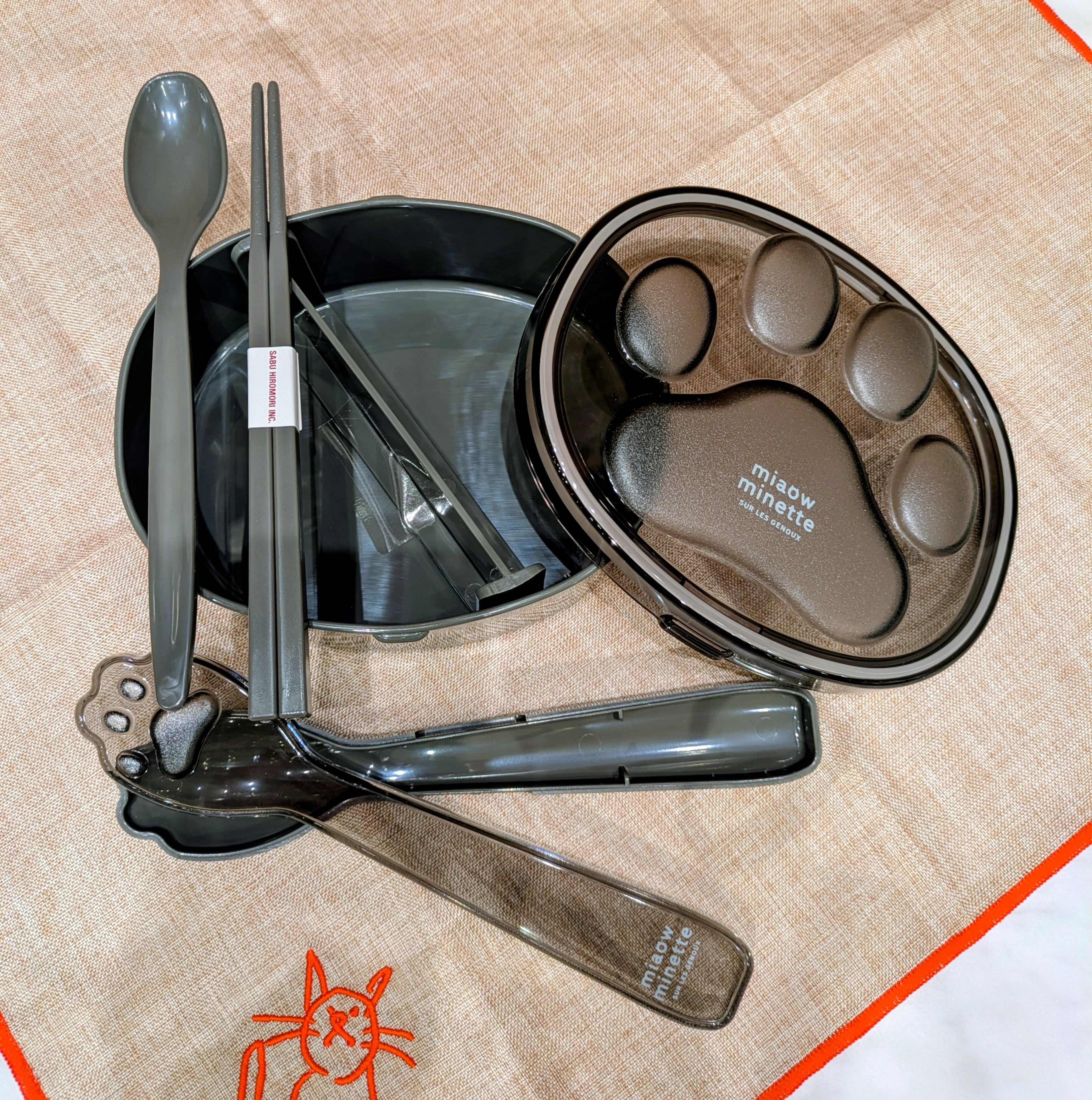 しょこさんの「212 KITCHEN STORE｜にゃお にくきゅうワンタッチランチ W」を使ったコーディネート