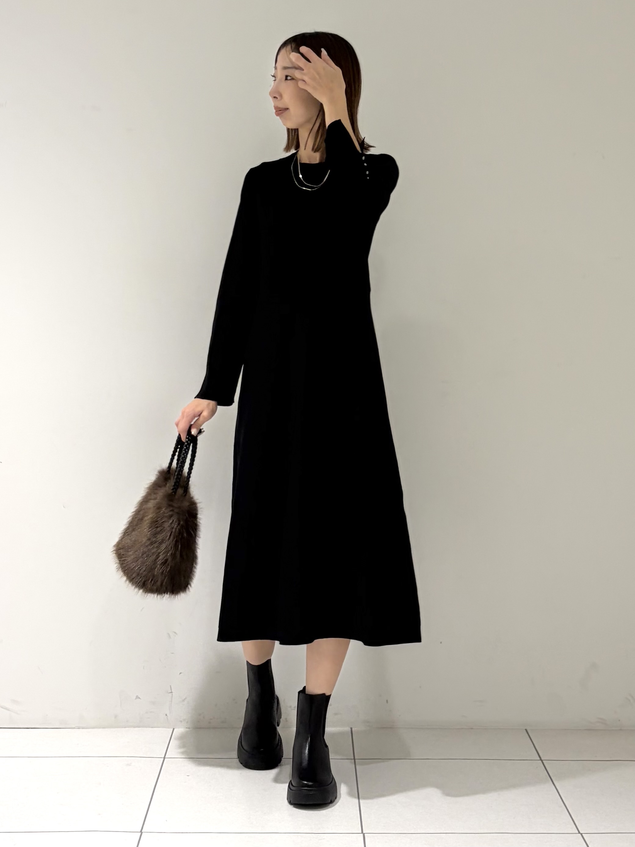 shioriさんの「INDIVI｜【羽織るだけでお洒落】カールエコファー ジレ」を使ったコーディネート