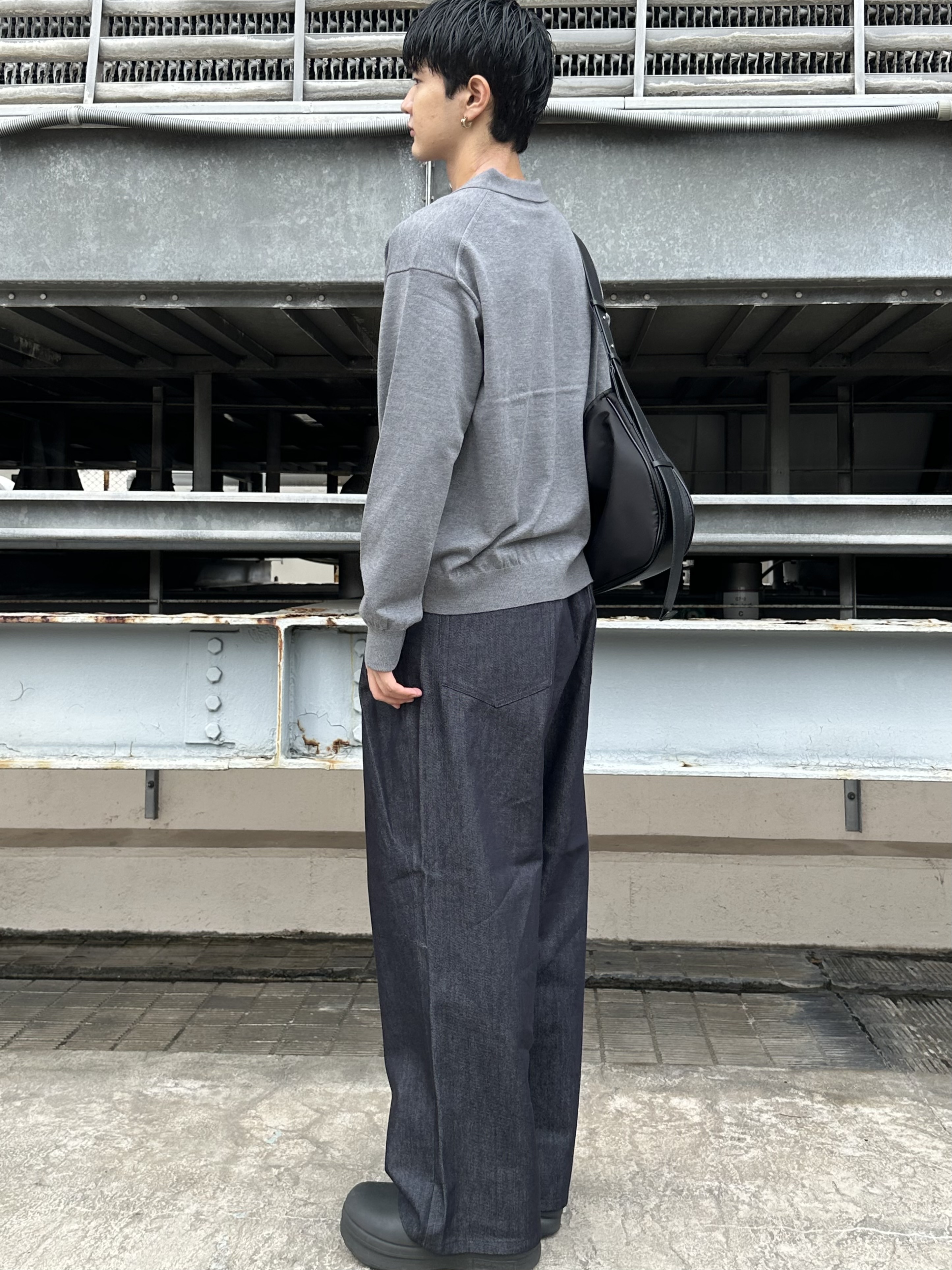 KOHEIさんの「tk.TAKEO KIKUCHI｜【色褪せしにくいデニム】Comfy Fadeless Denim Seriesワイドストレートデニム」を使ったコーディネート