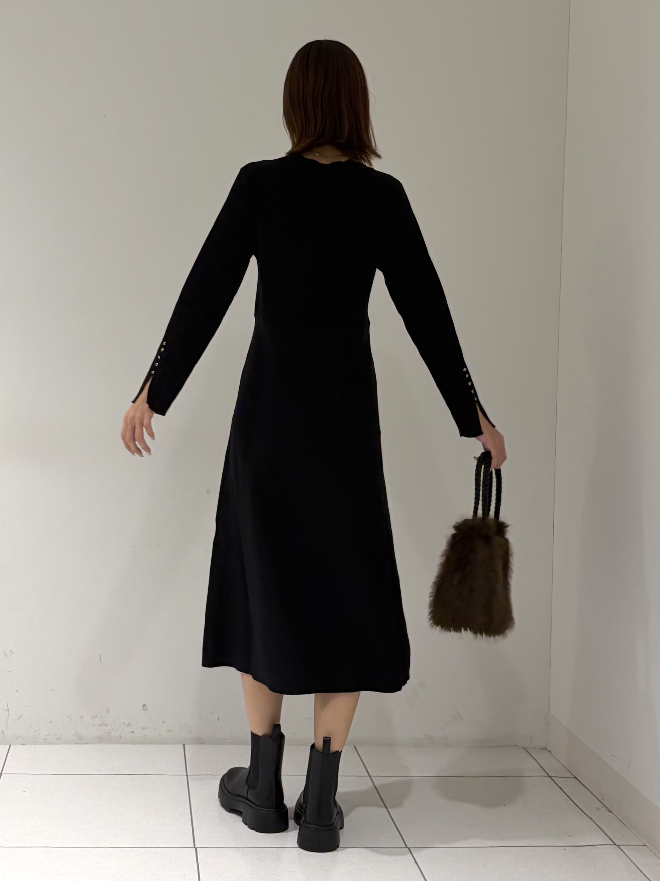 shioriさんの「INDIVI｜【一着でコーデ完成！】ニットコンビ 美スタイルワンピース」を使ったコーディネート
