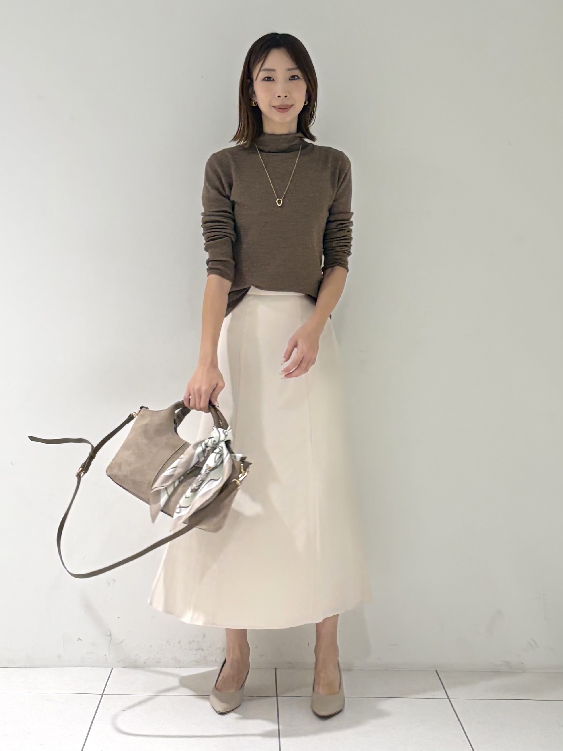 shioriさんの「INDIVI｜【羽織るだけでお洒落】カールエコファー ジレ」を使ったコーディネート