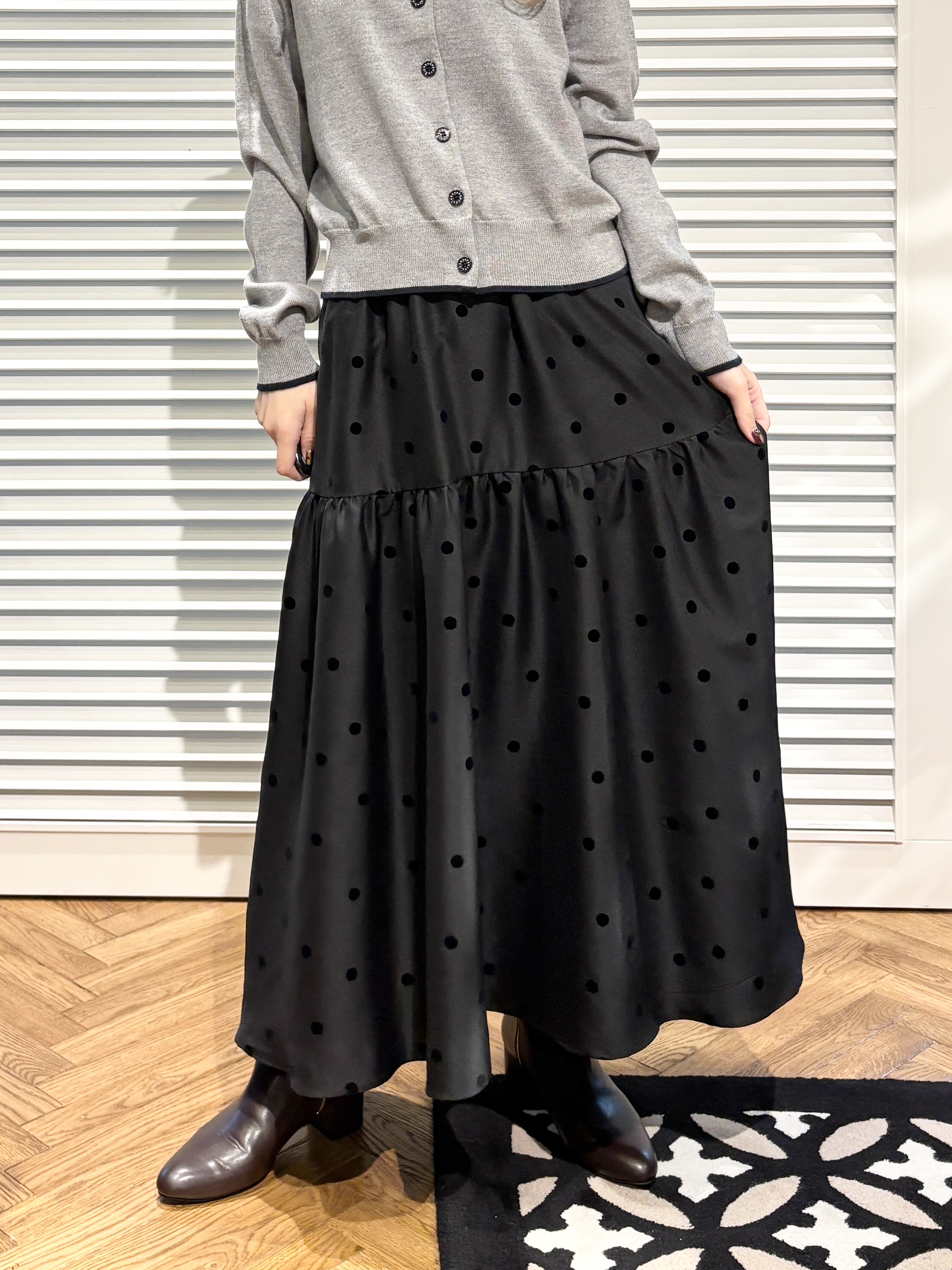 清水夏姫さんの「DRESSTERIOR｜フロッキードットスカート」を使ったコーディネート