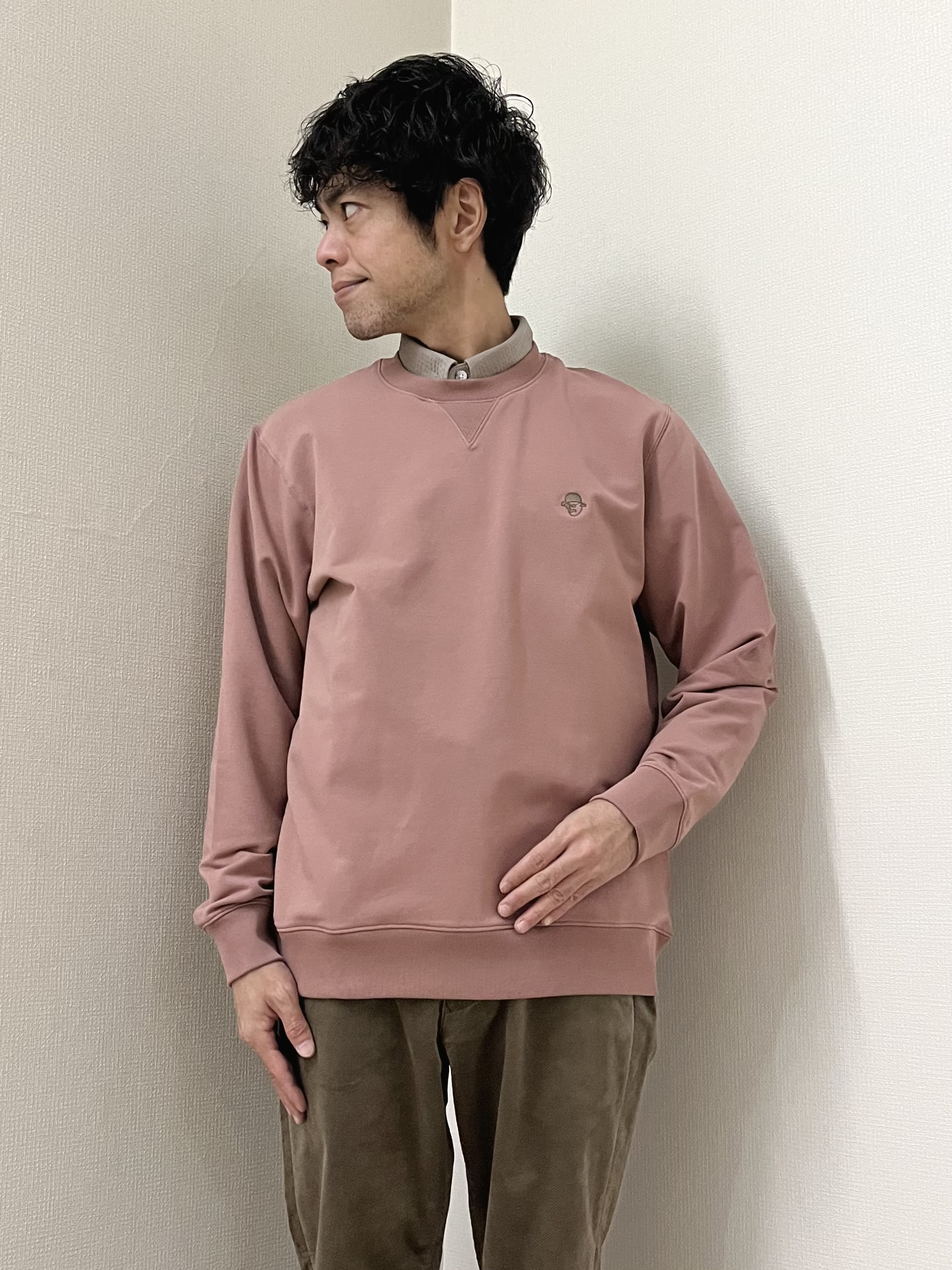 URAさんの「TAKEO KIKUCHI｜ワンポイント刺繍 ミニ裏毛 プルオーバージャージ」を使ったコーディネート