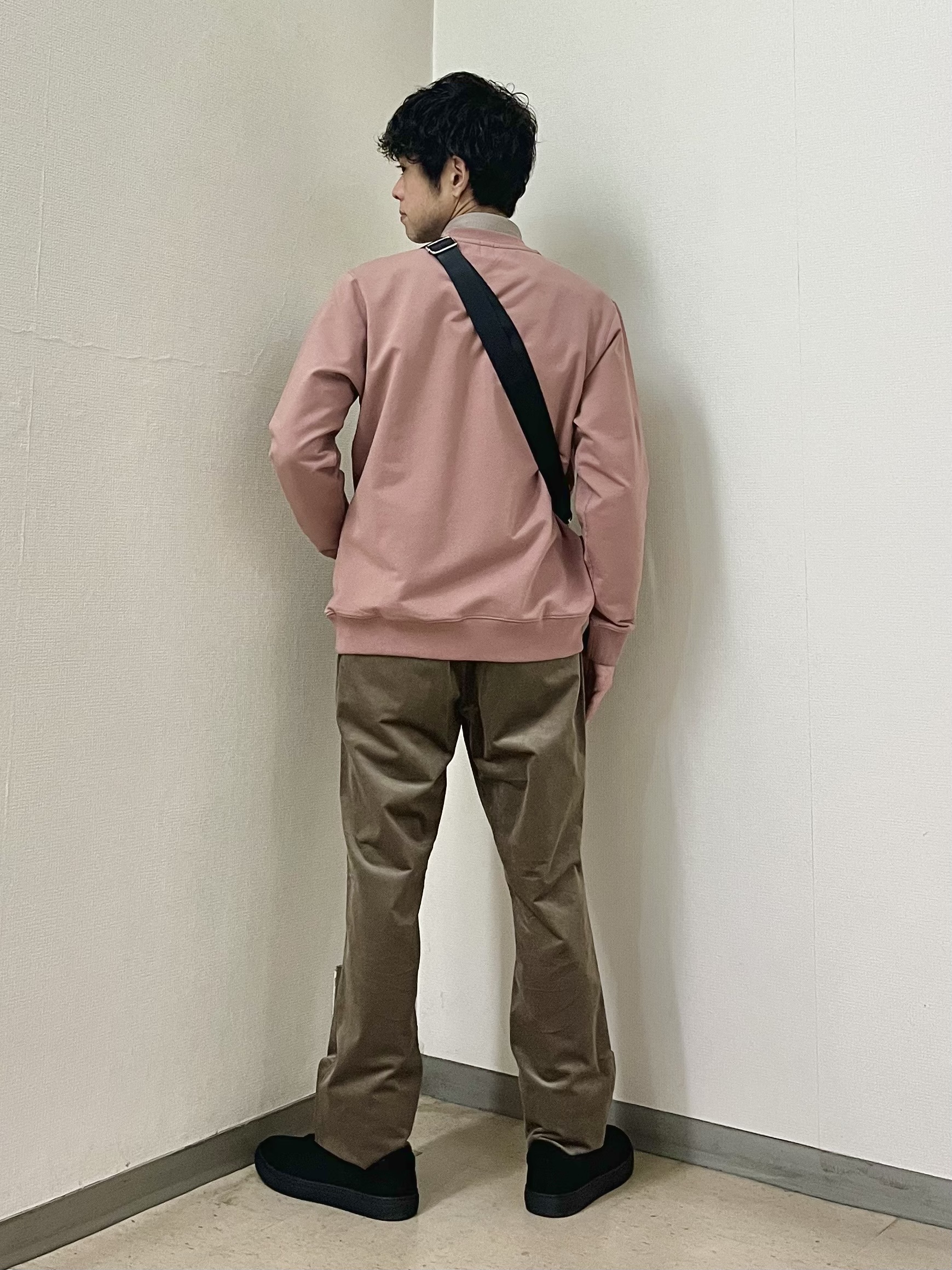 URAさんの「TAKEO KIKUCHI｜ワンポイント刺繍 ミニ裏毛 プルオーバージャージ」を使ったコーディネート