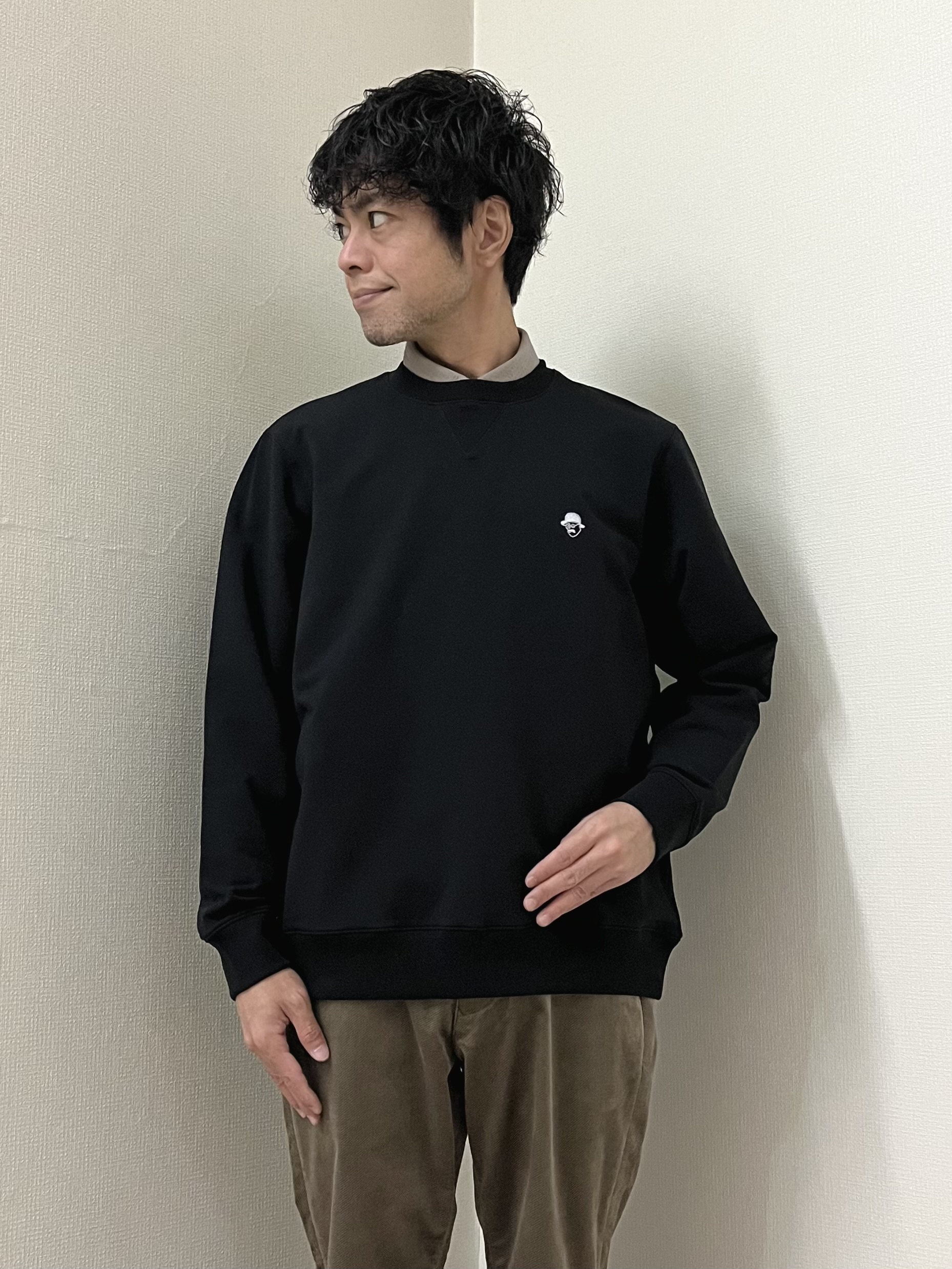 URAさんの「TAKEO KIKUCHI｜ワンポイント刺繍 ミニ裏毛 プルオーバージャージ」を使ったコーディネート